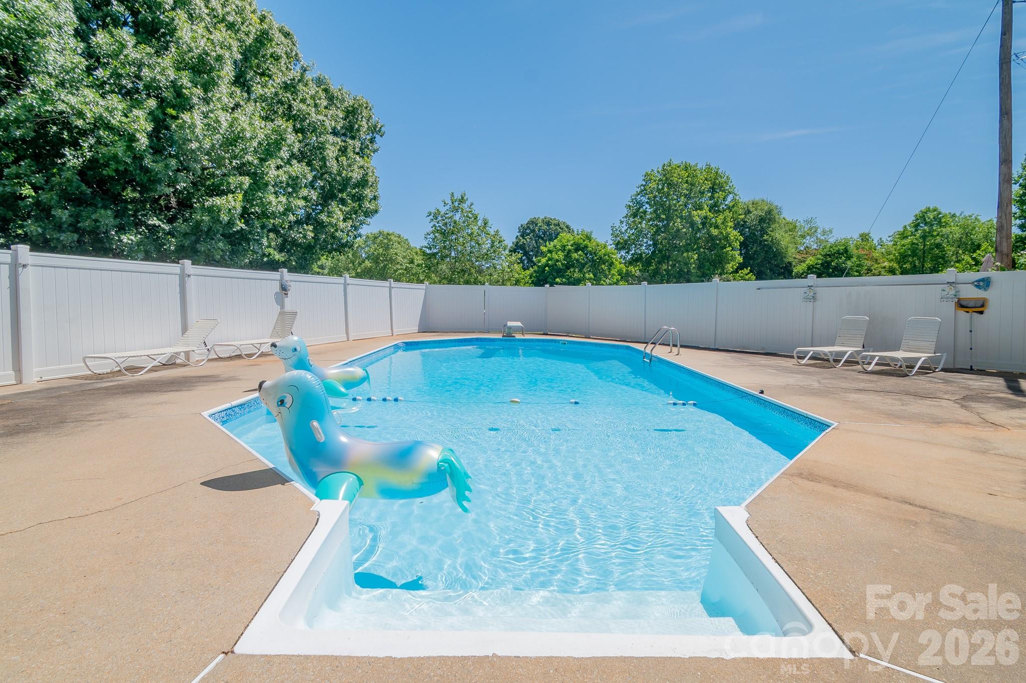 44446 Field Road — New London