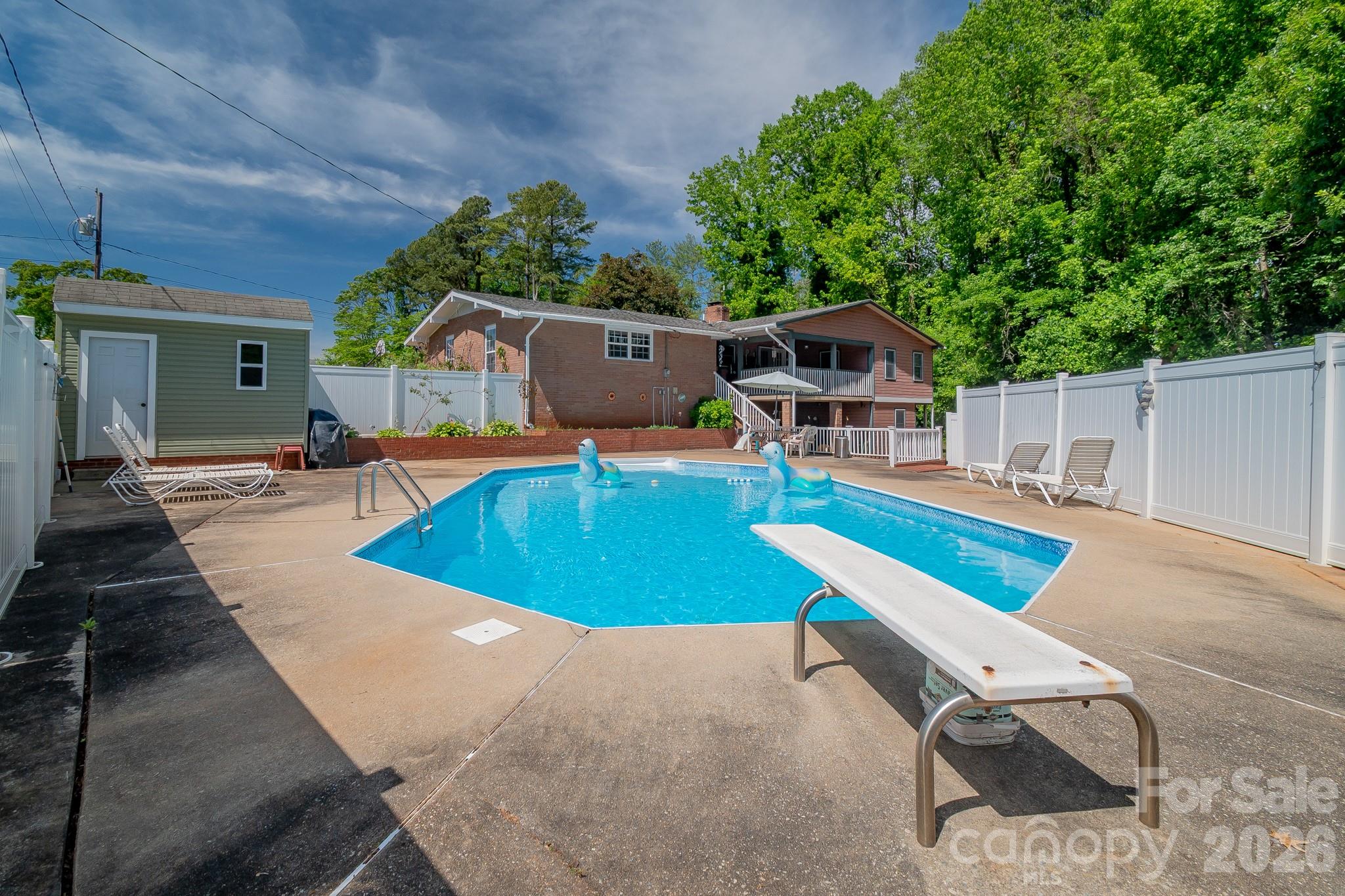 44446 Field Road — New London