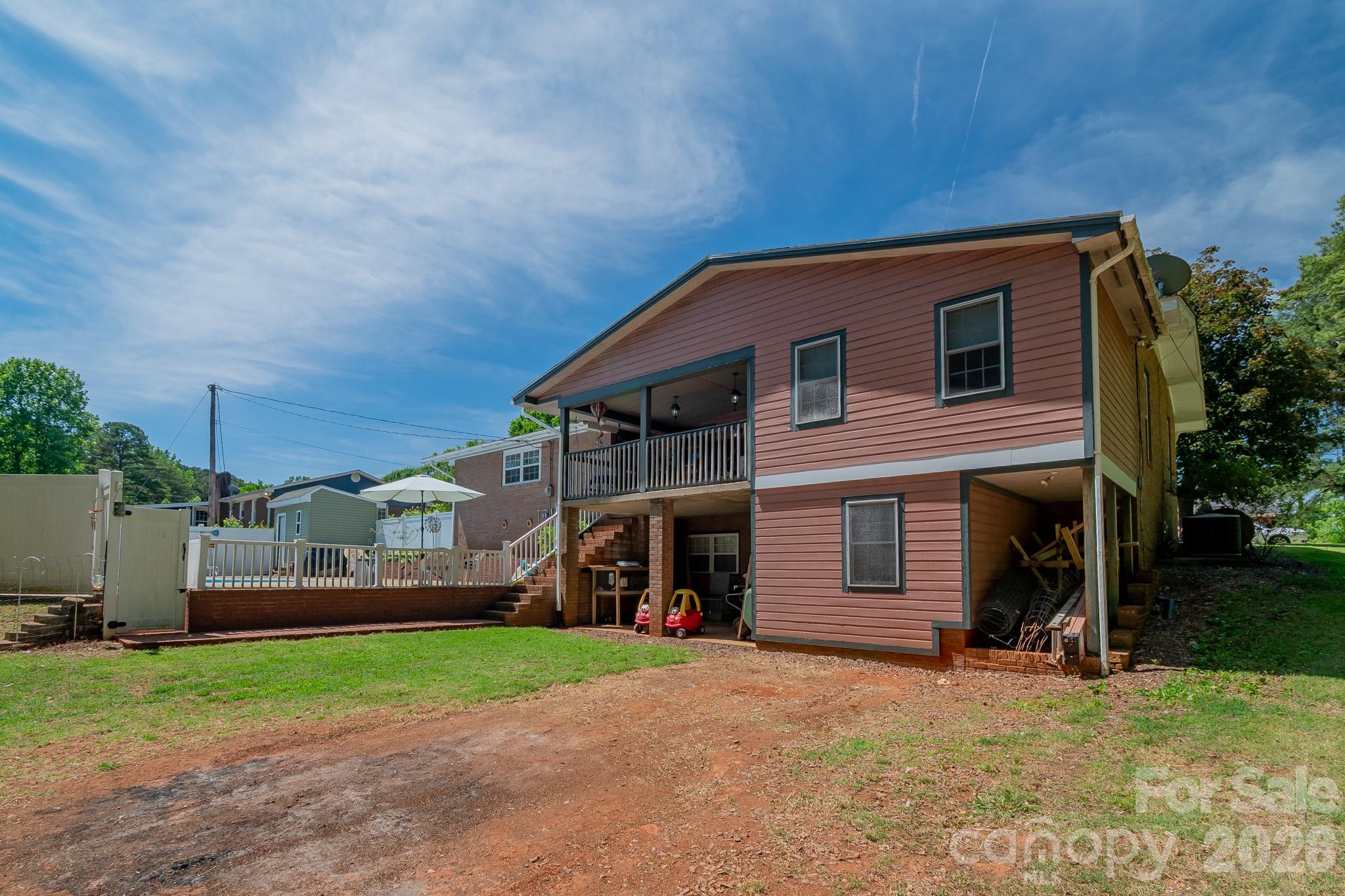 44446 Field Road — New London