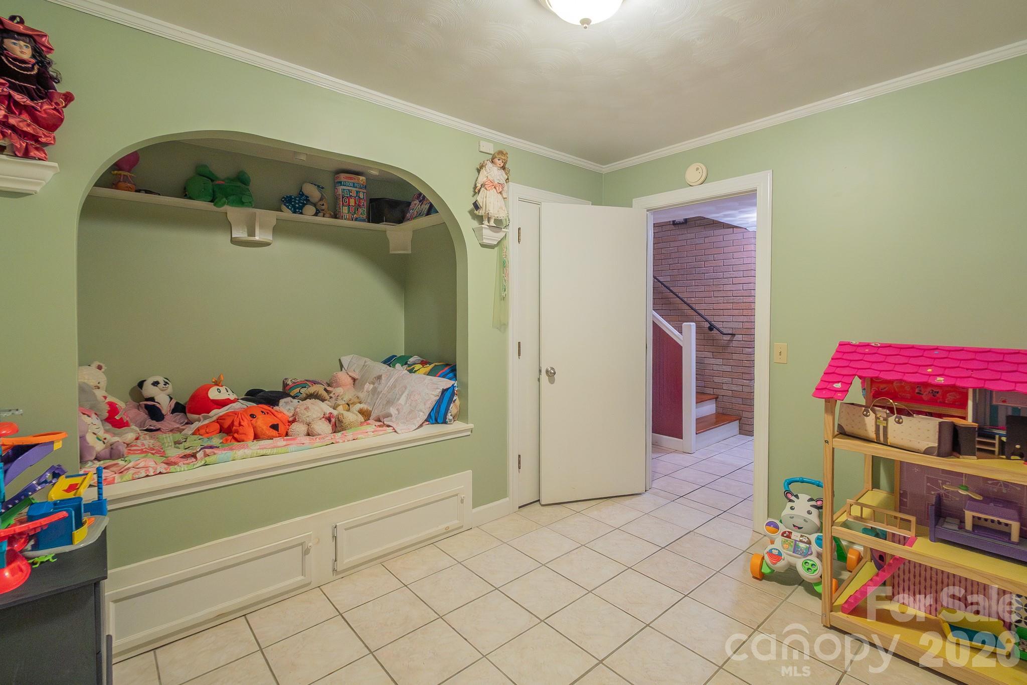44446 Field Road — New London