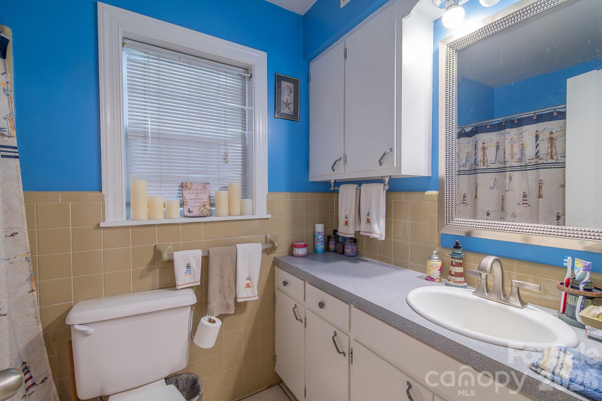 44446 Field Road — New London
