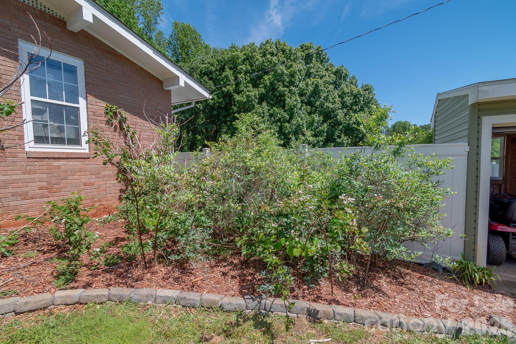 44446 Field Road — New London