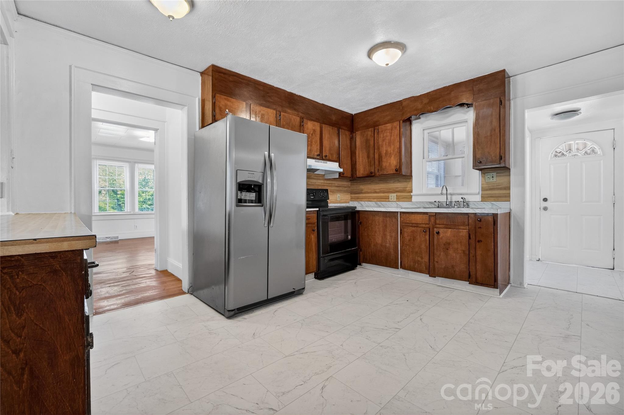 3833 1st Avenue SW — Hickory