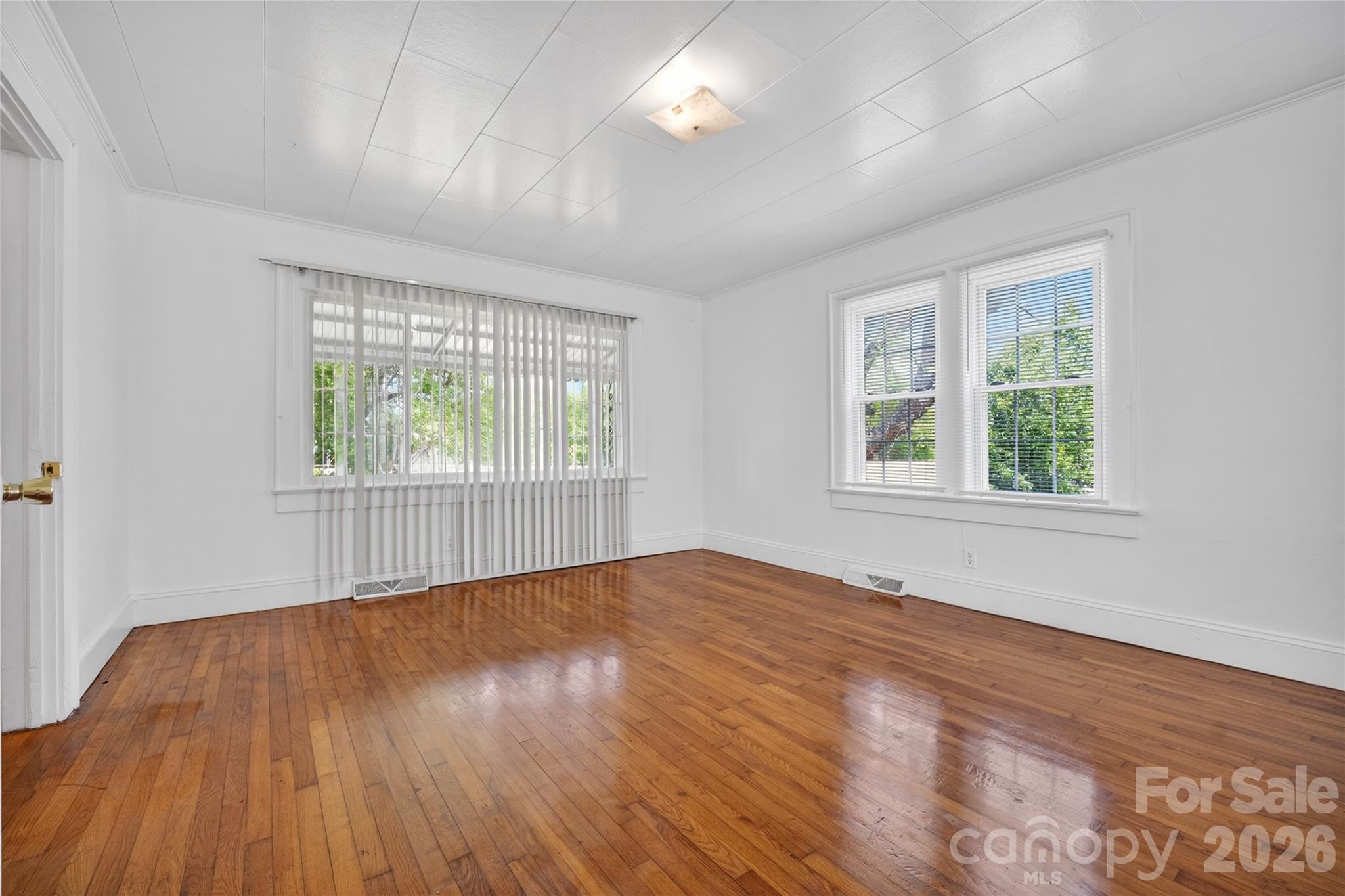 3833 1st Avenue SW — Hickory