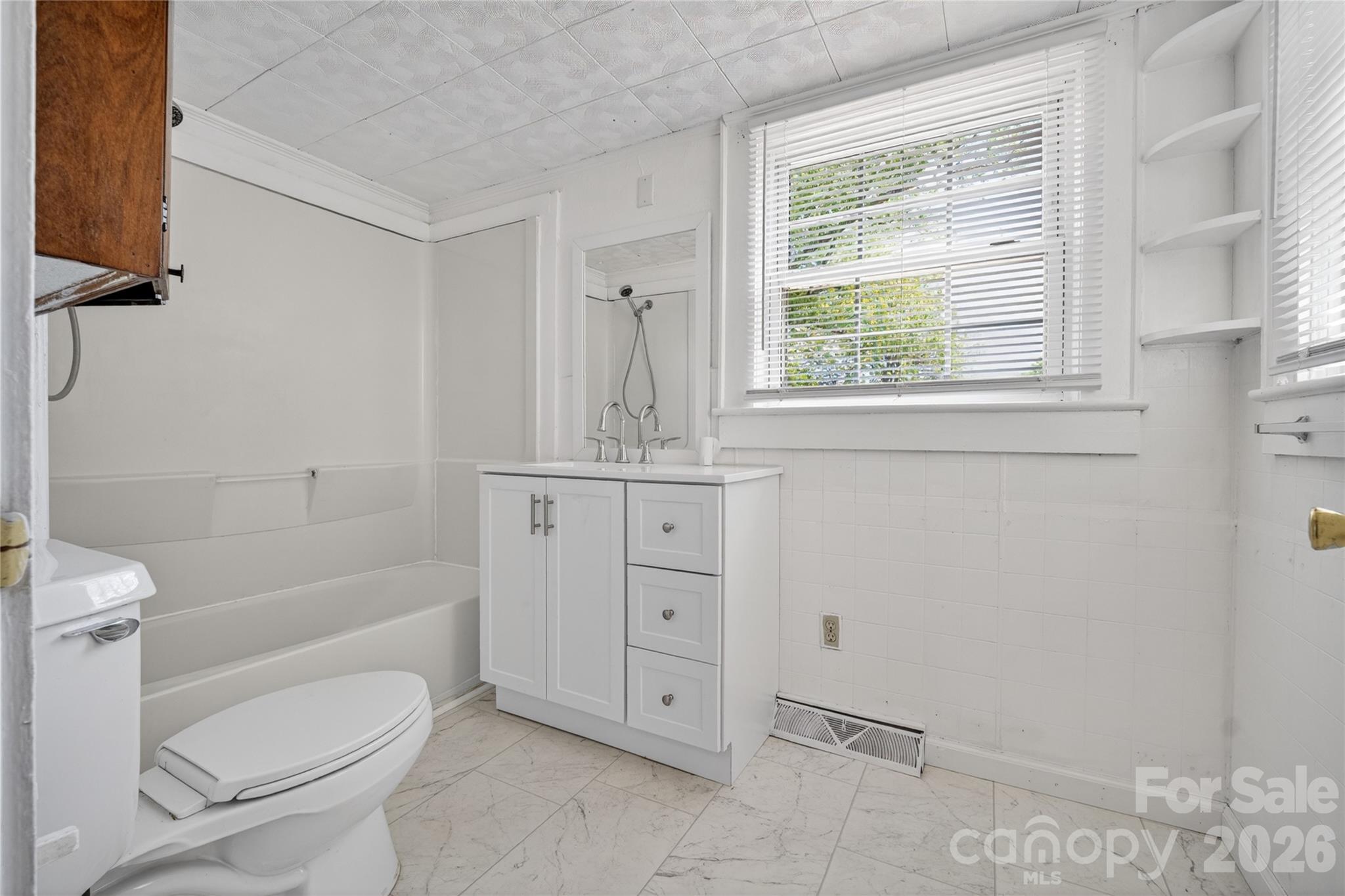 3833 1st Avenue SW — Hickory