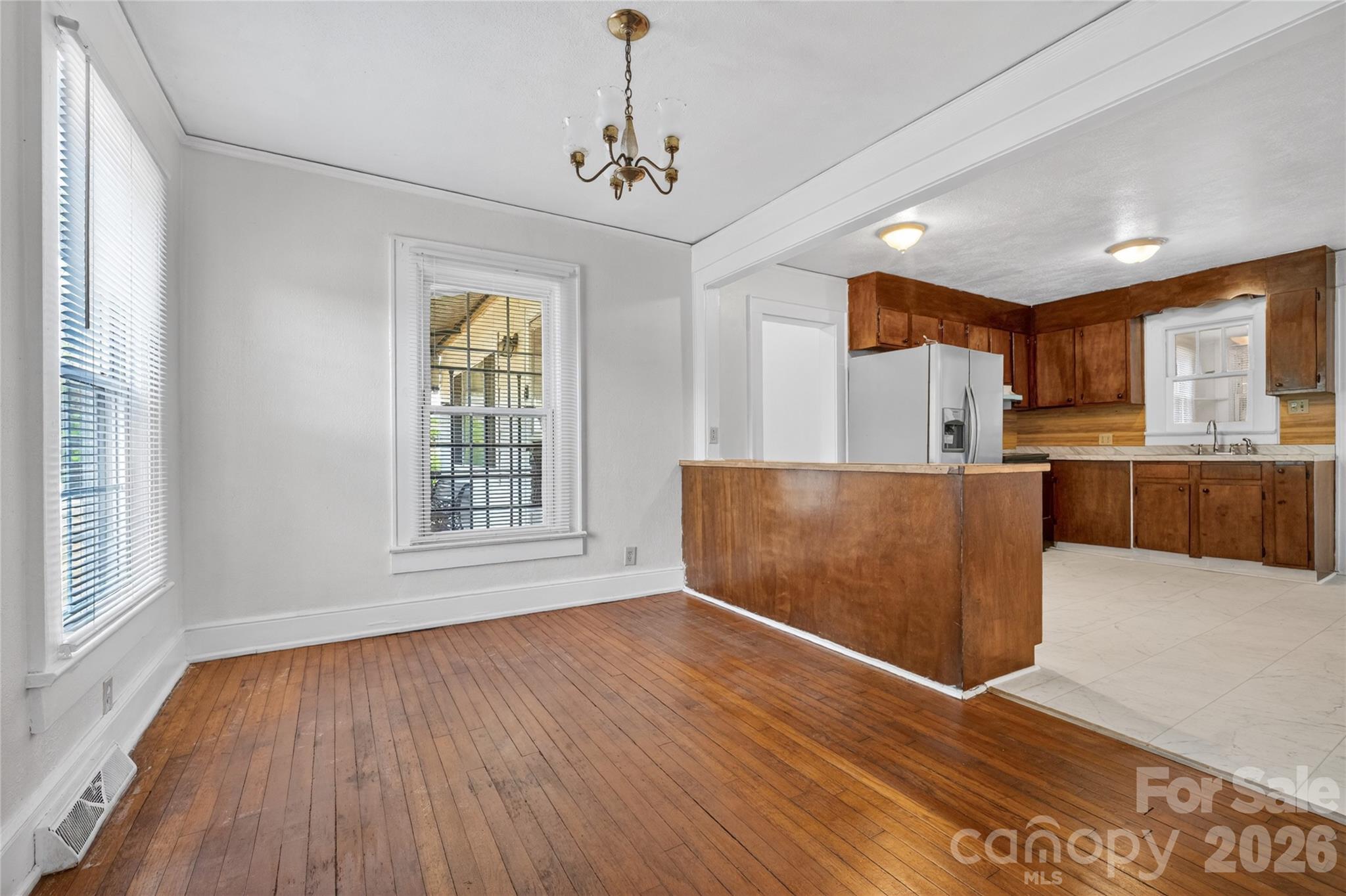 3833 1st Avenue SW — Hickory