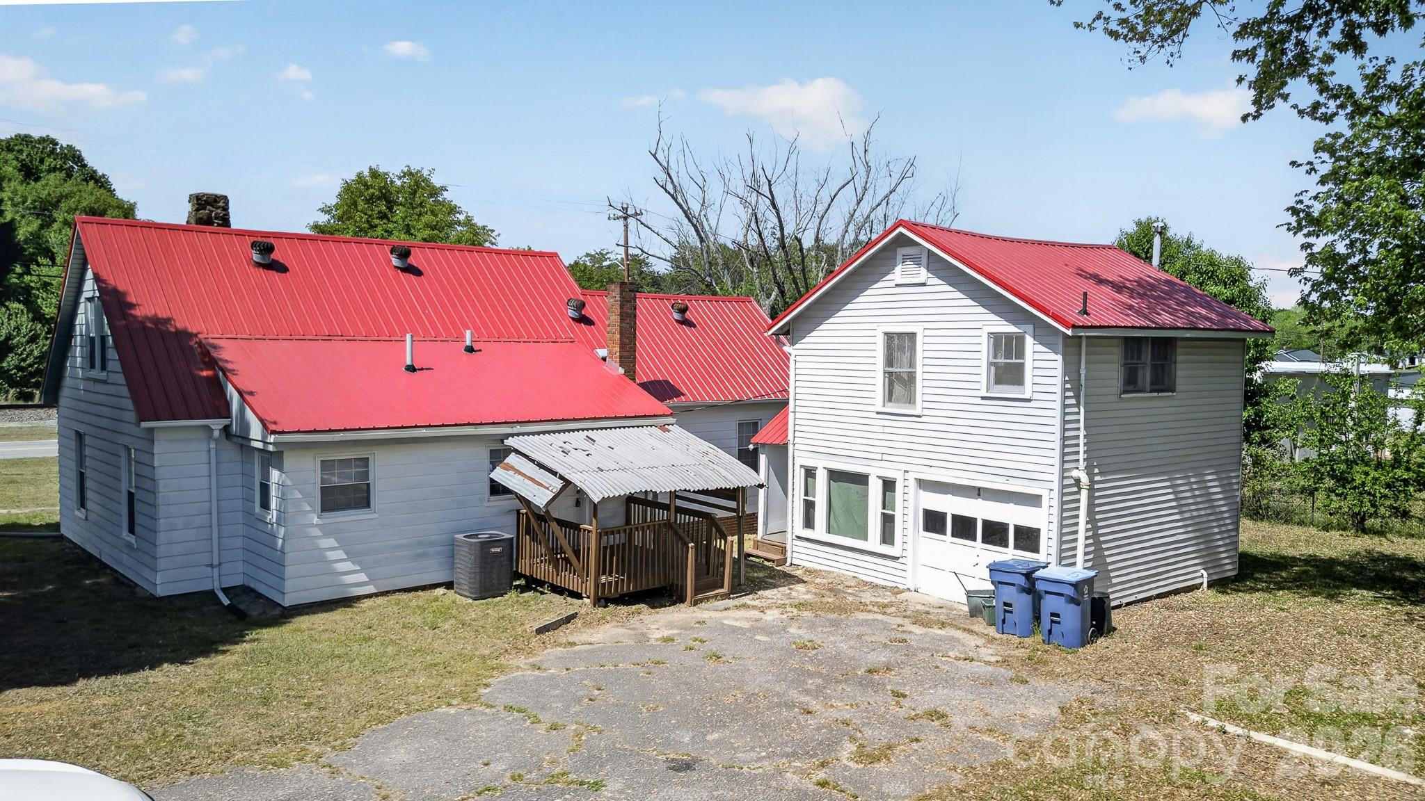3833 1st Avenue SW — Hickory