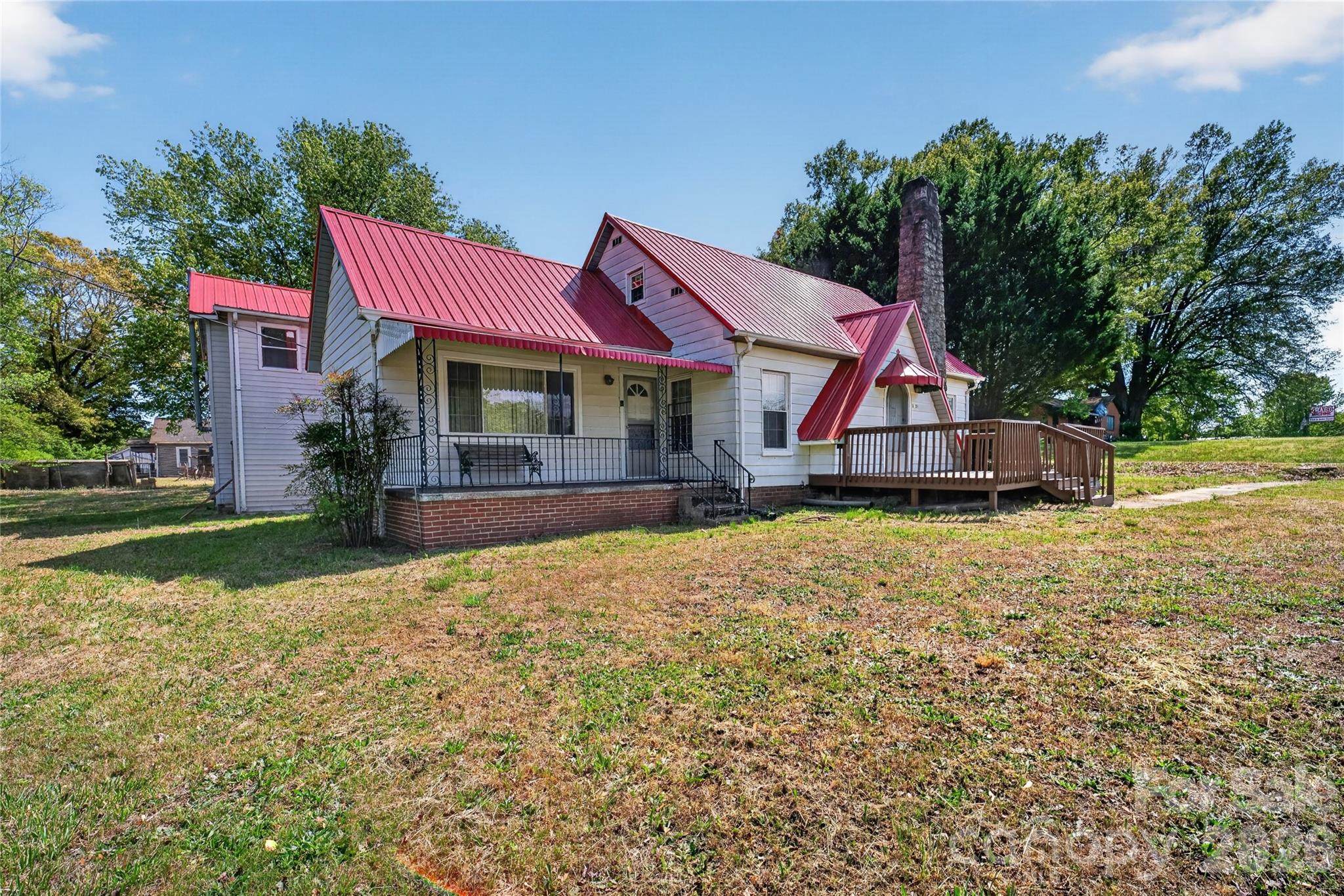 3833 1st Avenue SW — Hickory