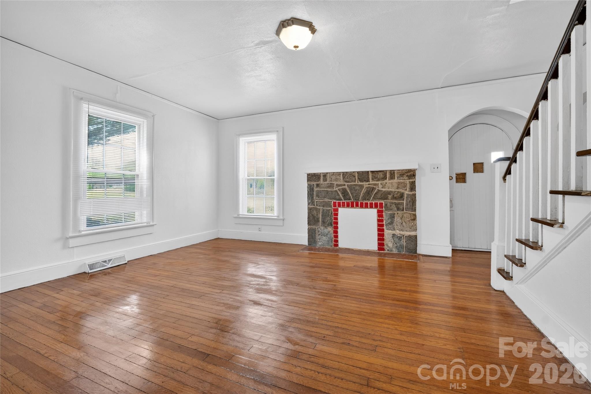3833 1st Avenue SW — Hickory