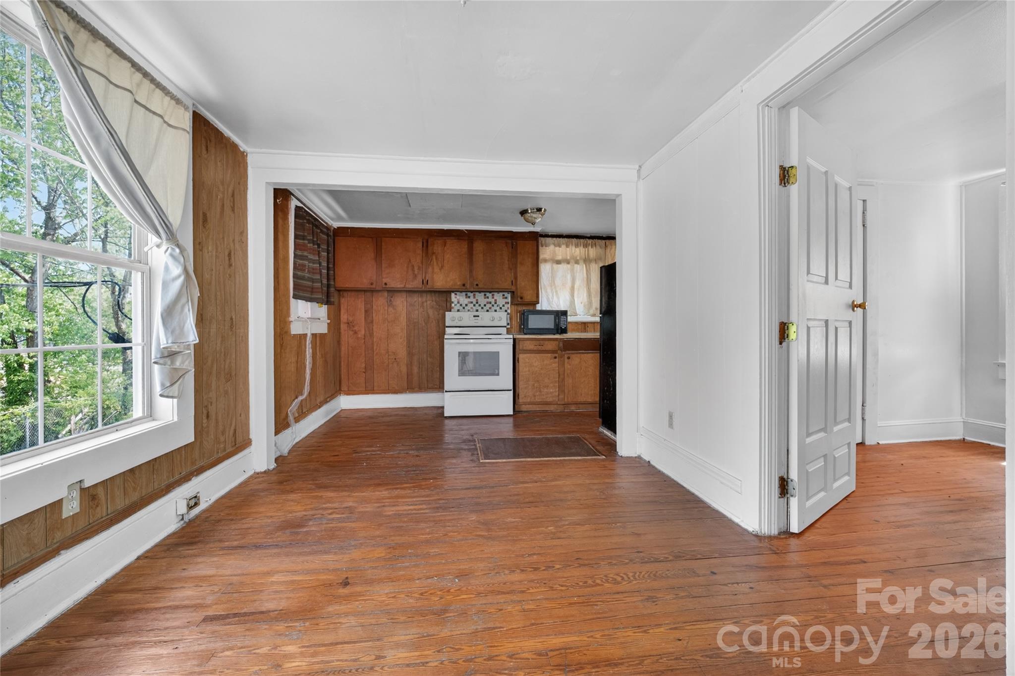 3833 1st Avenue SW — Hickory