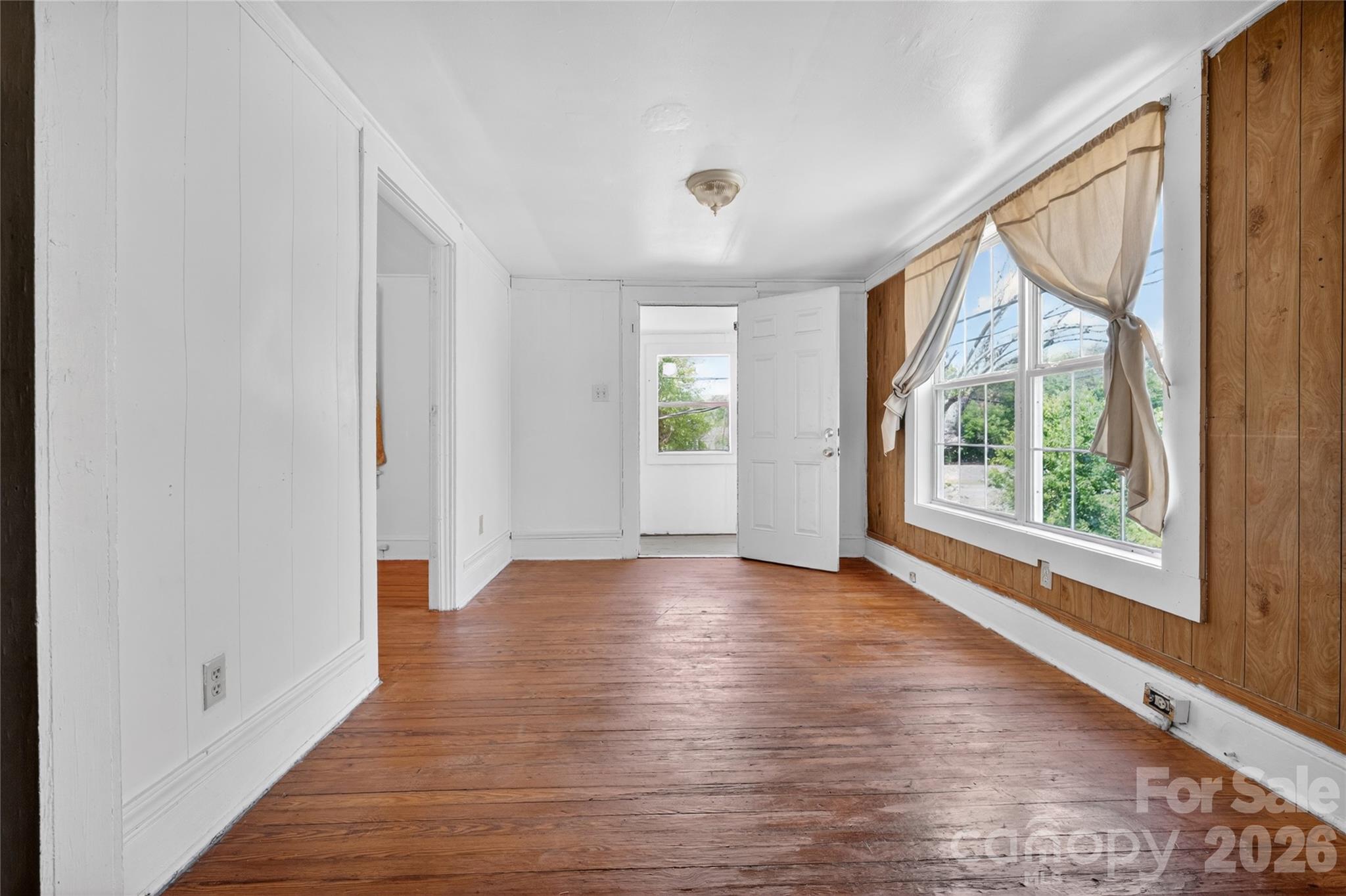 3833 1st Avenue SW — Hickory