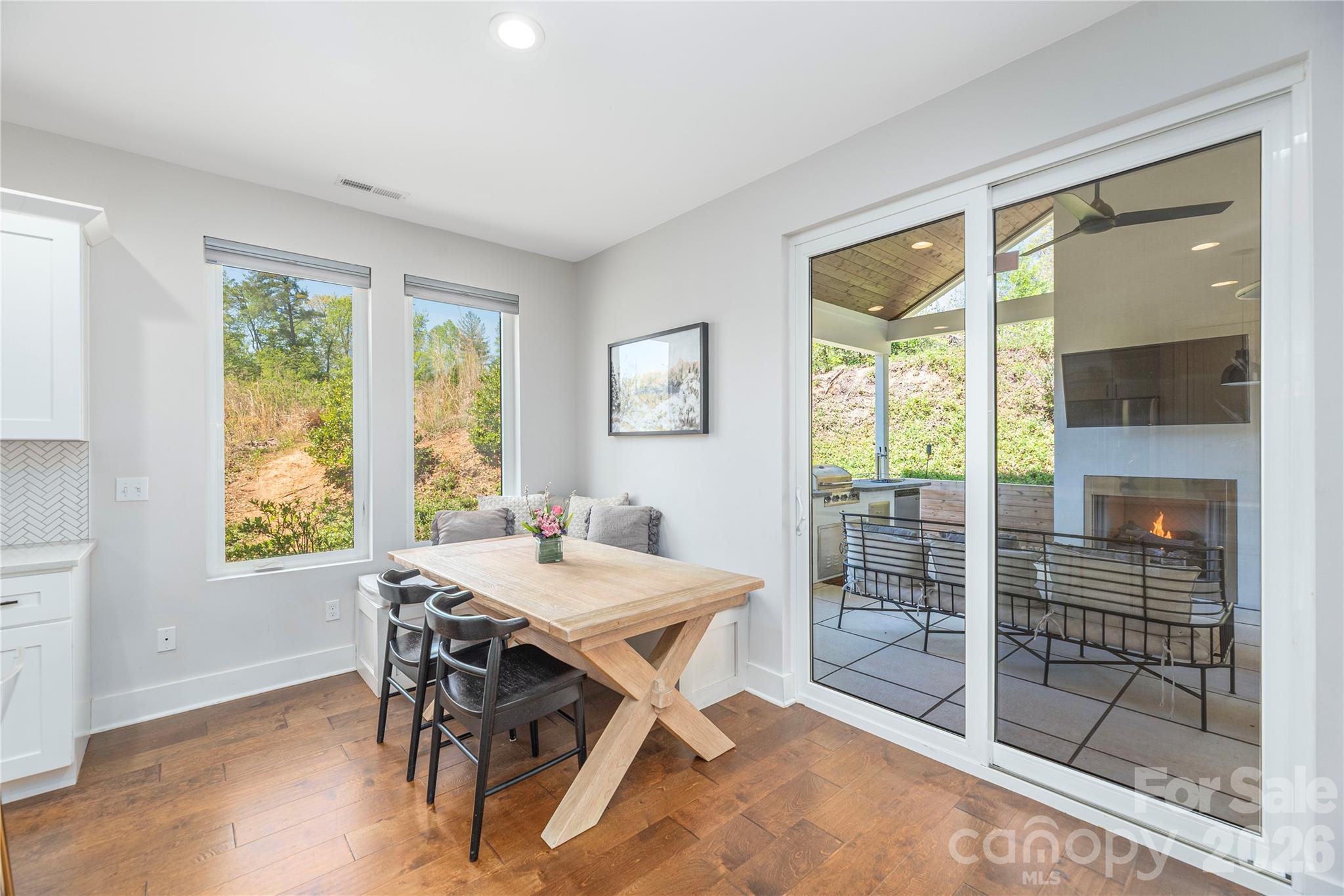 206 Torch Light Way — Asheville