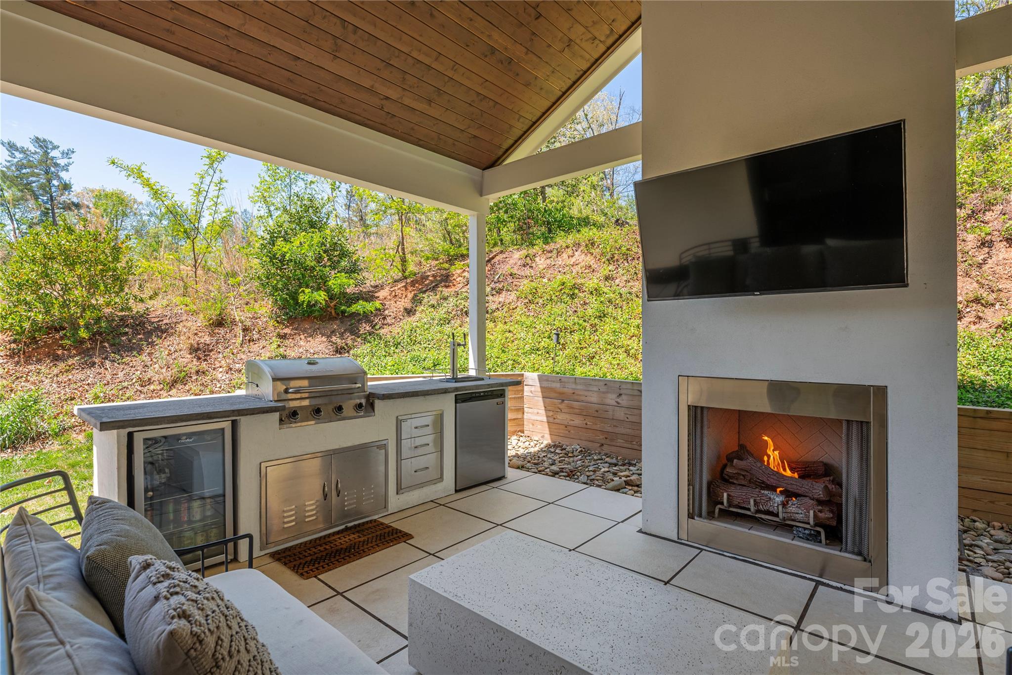 206 Torch Light Way — Asheville