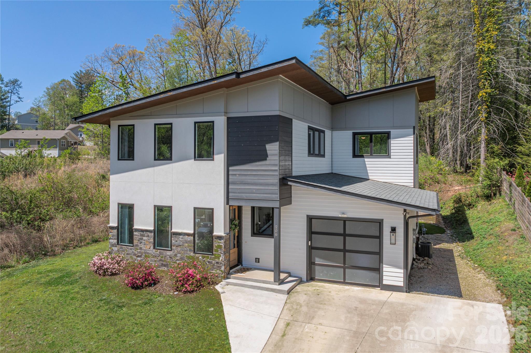 206 Torch Light Way — Asheville