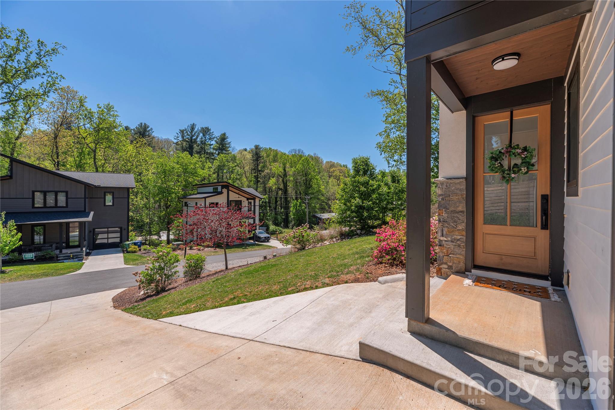 206 Torch Light Way — Asheville