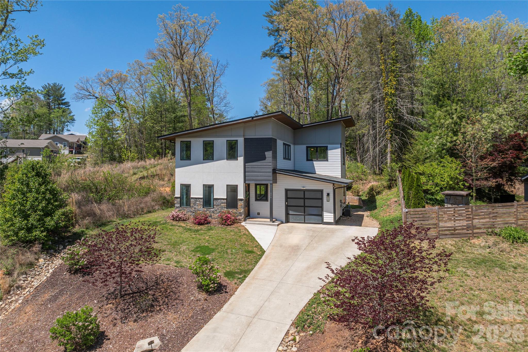 206 Torch Light Way — Asheville