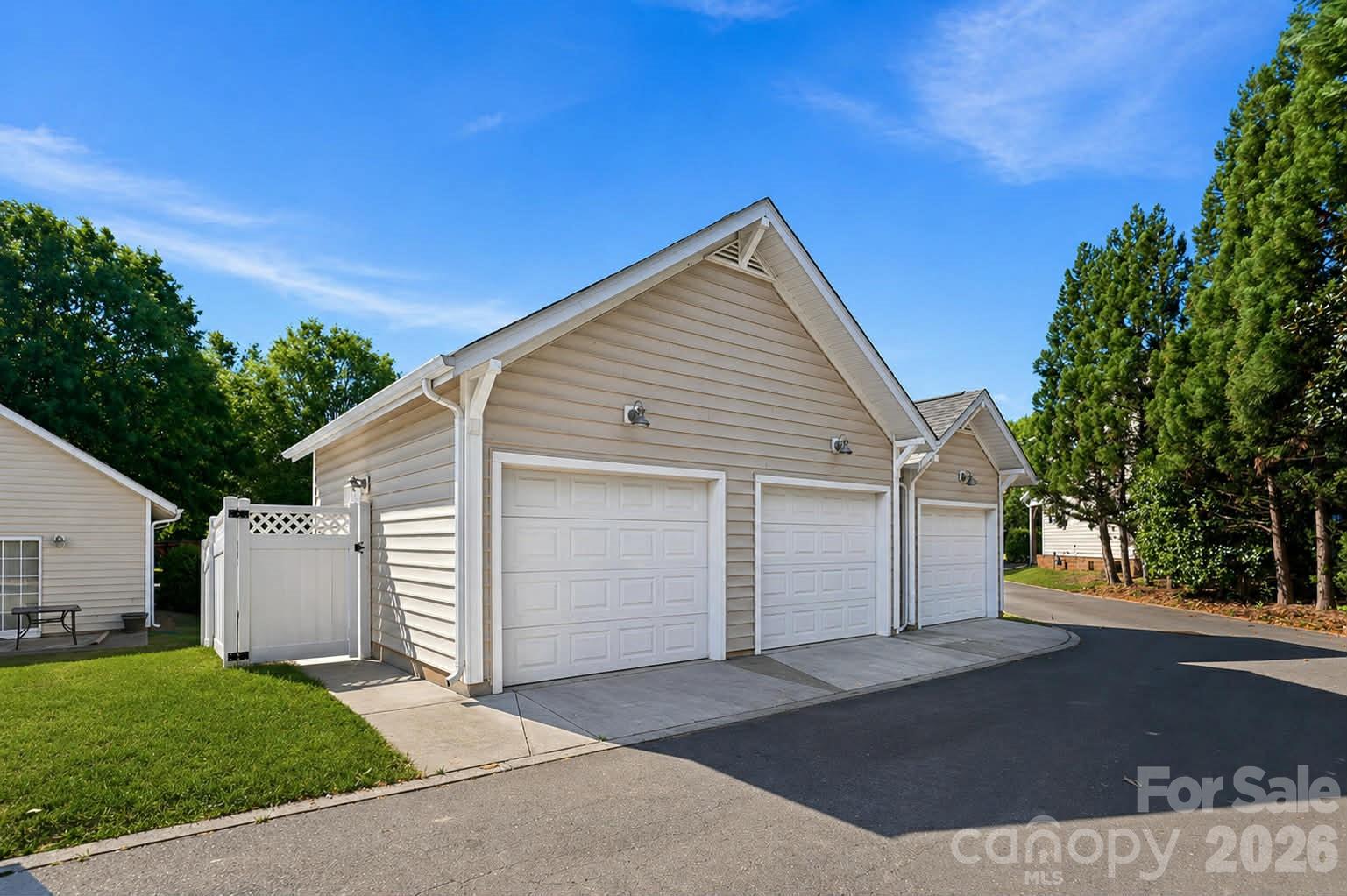 8000 Whitehawk Hill Road — Waxhaw