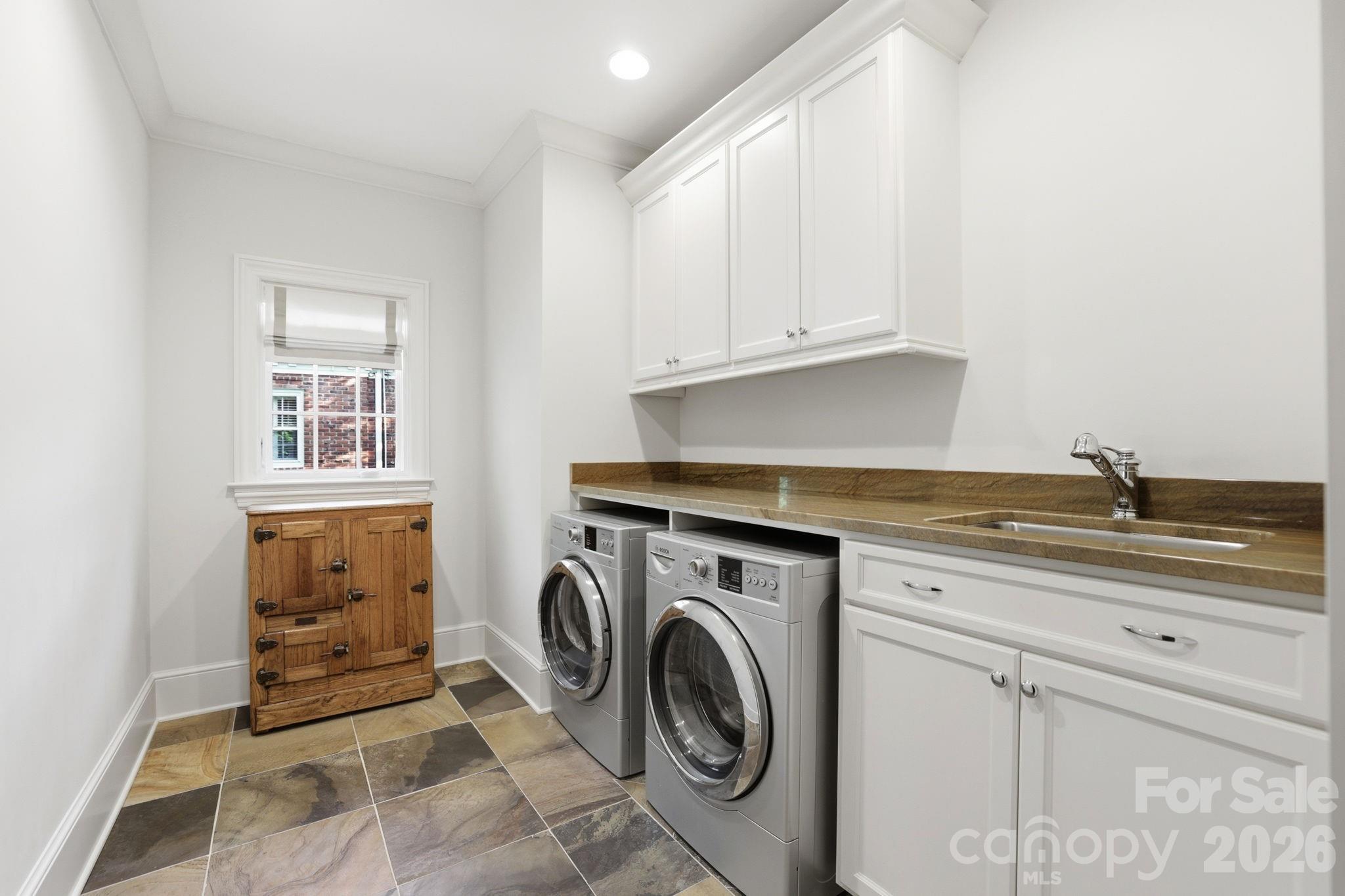 309 Hempstead Place — Charlotte