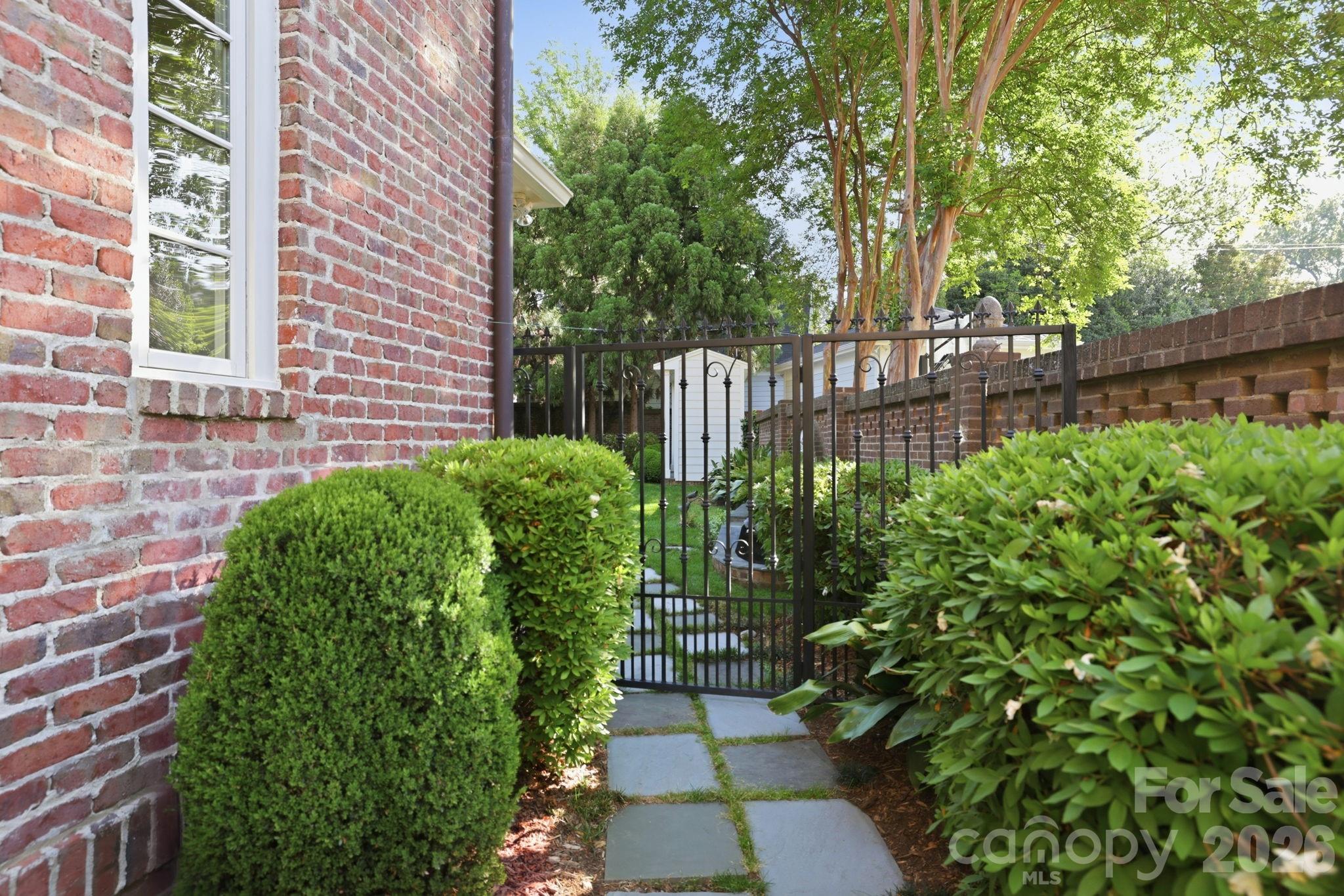 309 Hempstead Place — Charlotte