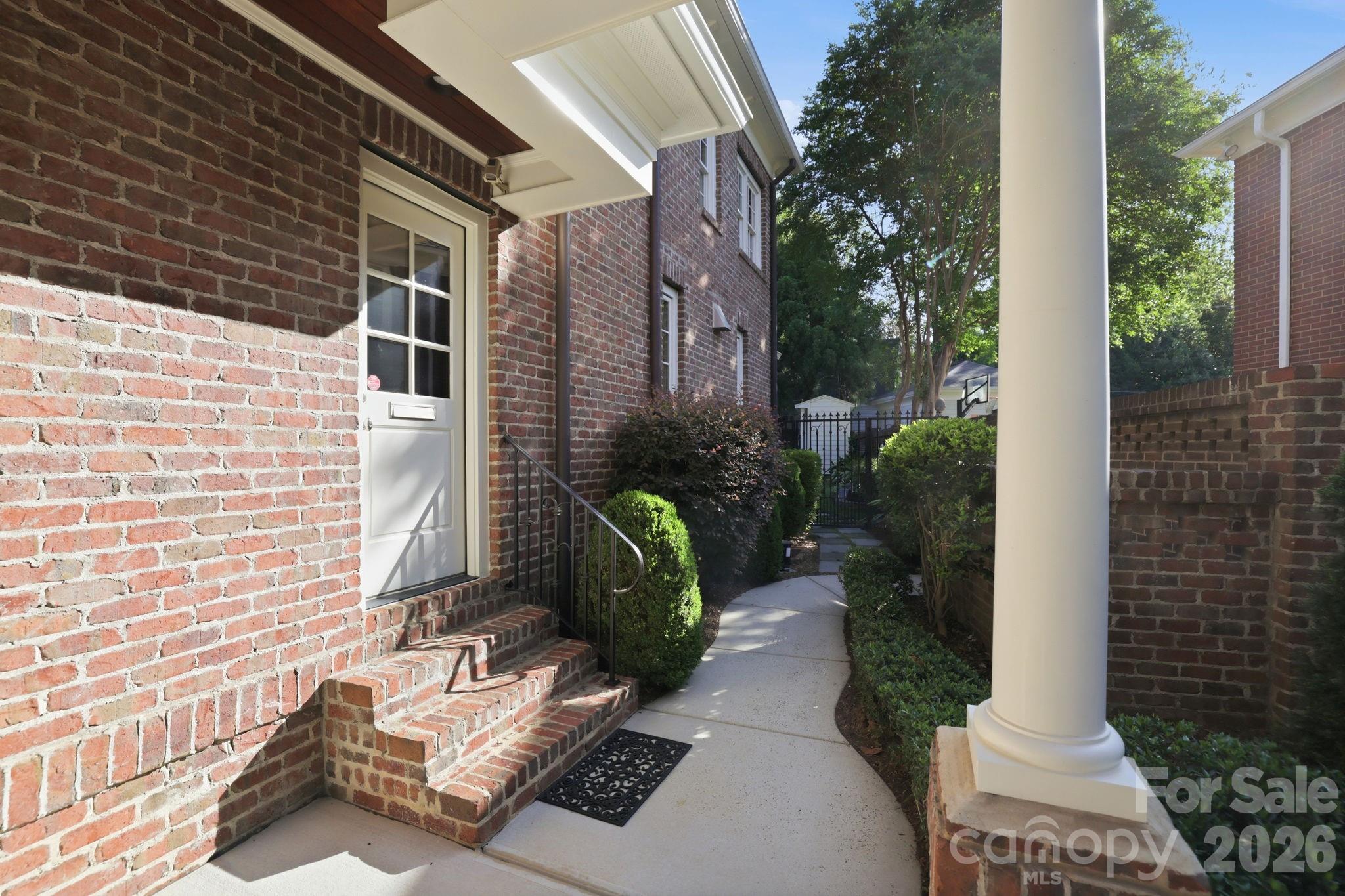 309 Hempstead Place — Charlotte