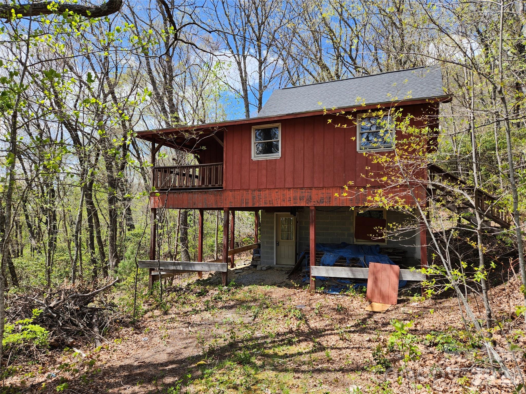929 Pine Ridge Road — Hendersonville