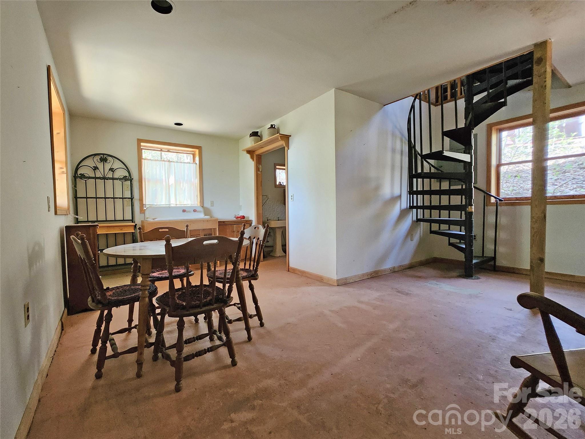 929 Pine Ridge Road — Hendersonville