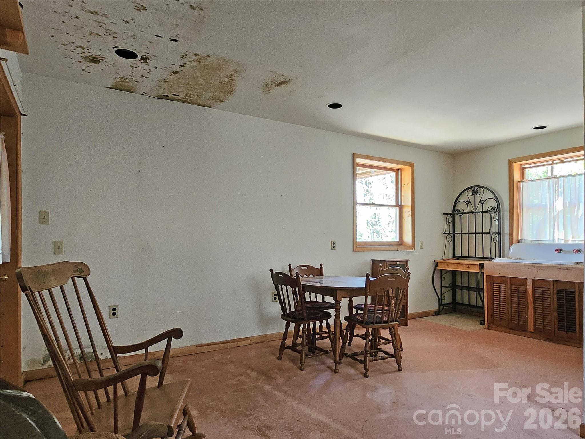 929 Pine Ridge Road — Hendersonville