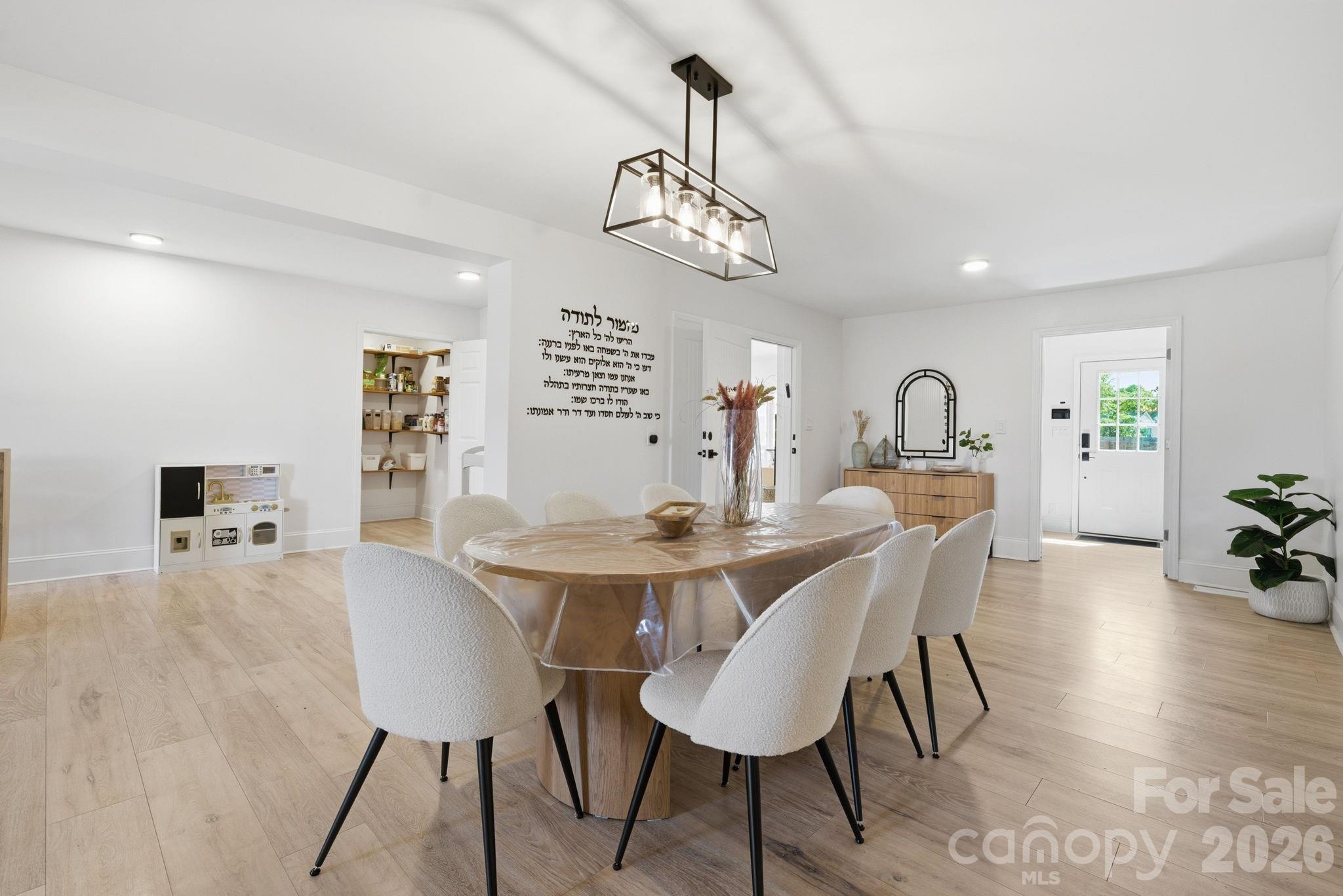 5009 Hemby Road — Matthews