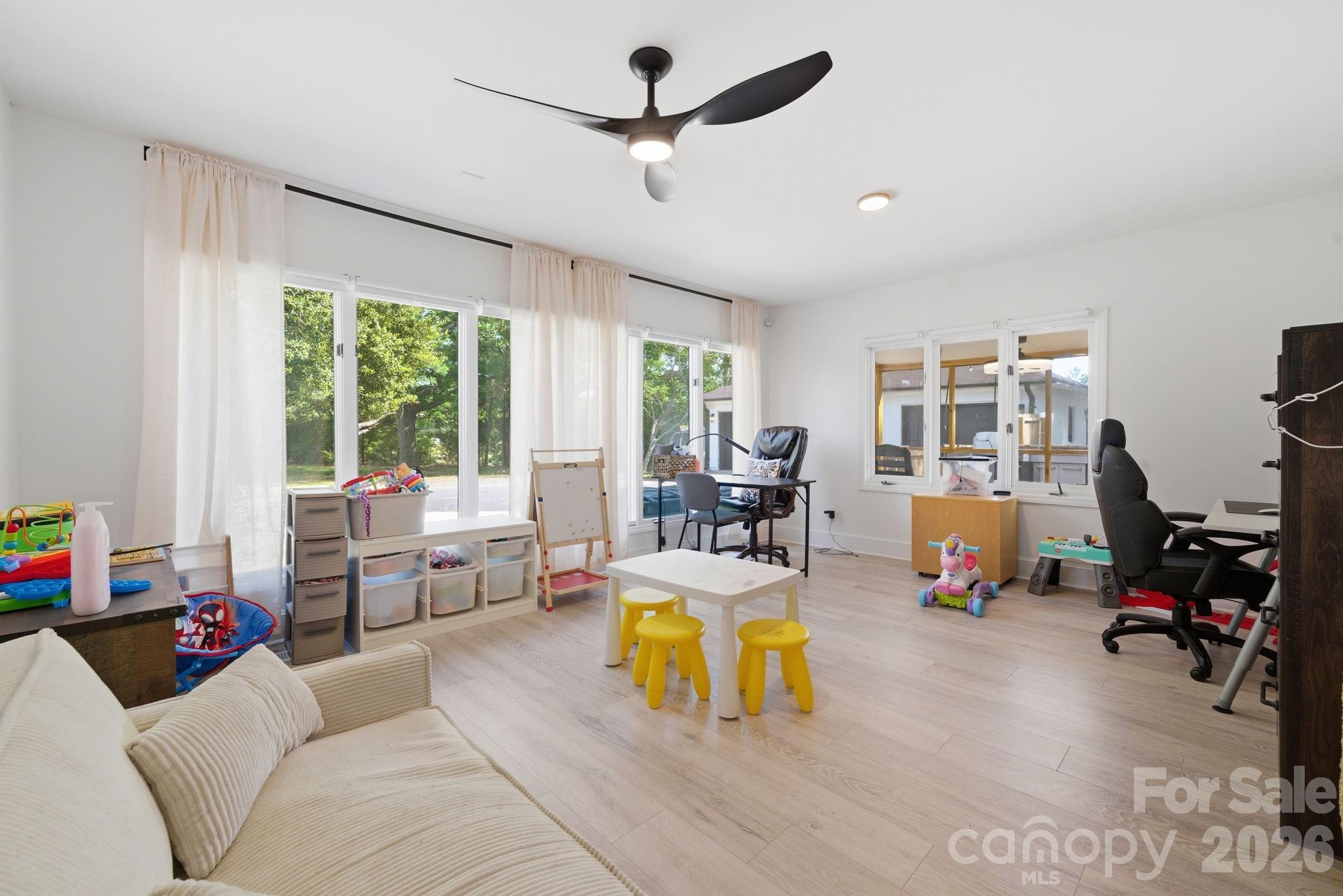 5009 Hemby Road — Matthews