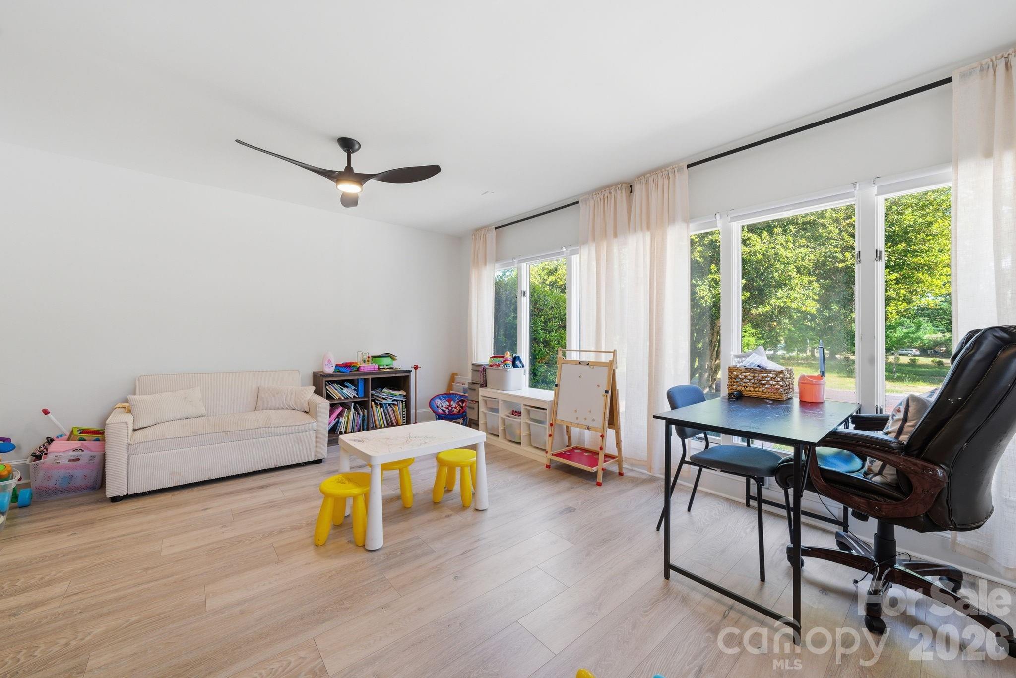 5009 Hemby Road — Matthews