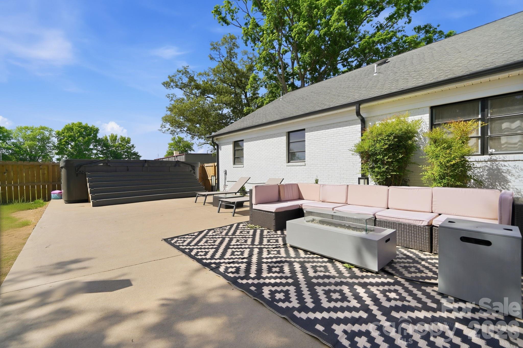 5009 Hemby Road — Matthews