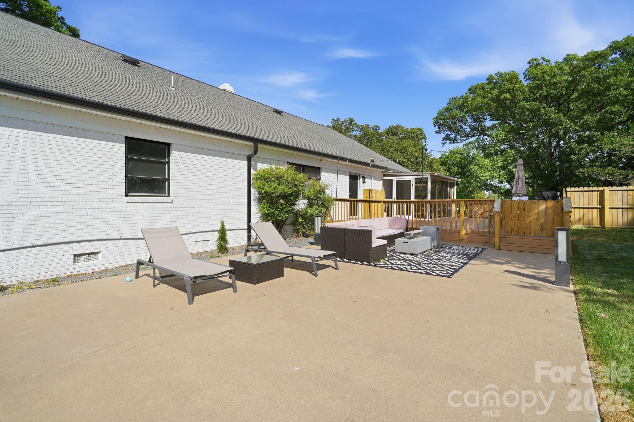5009 Hemby Road — Matthews