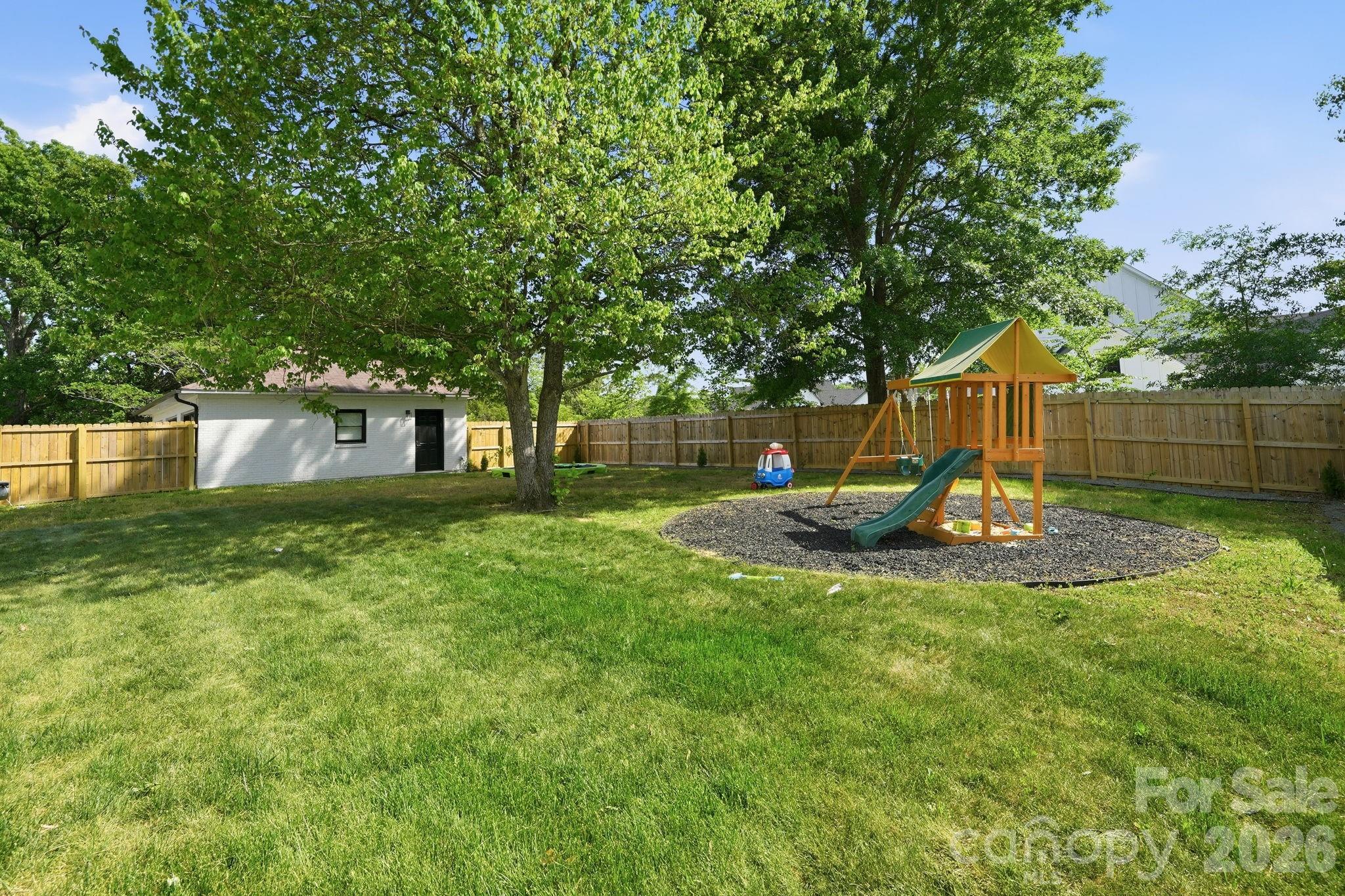 5009 Hemby Road — Matthews