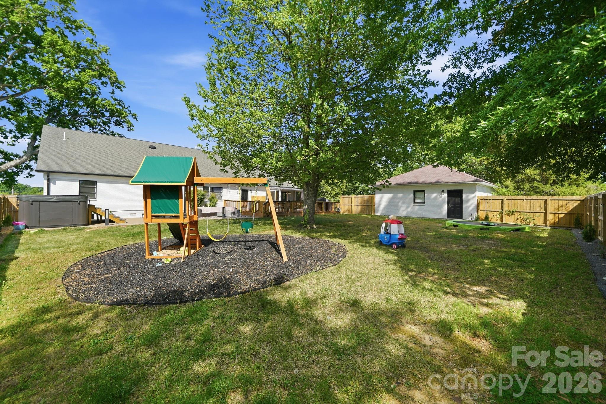 5009 Hemby Road — Matthews