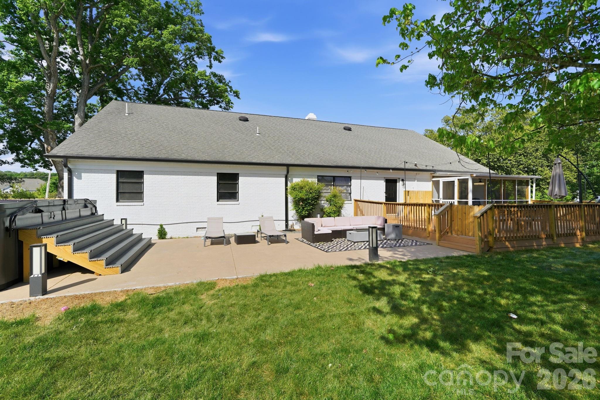 5009 Hemby Road — Matthews