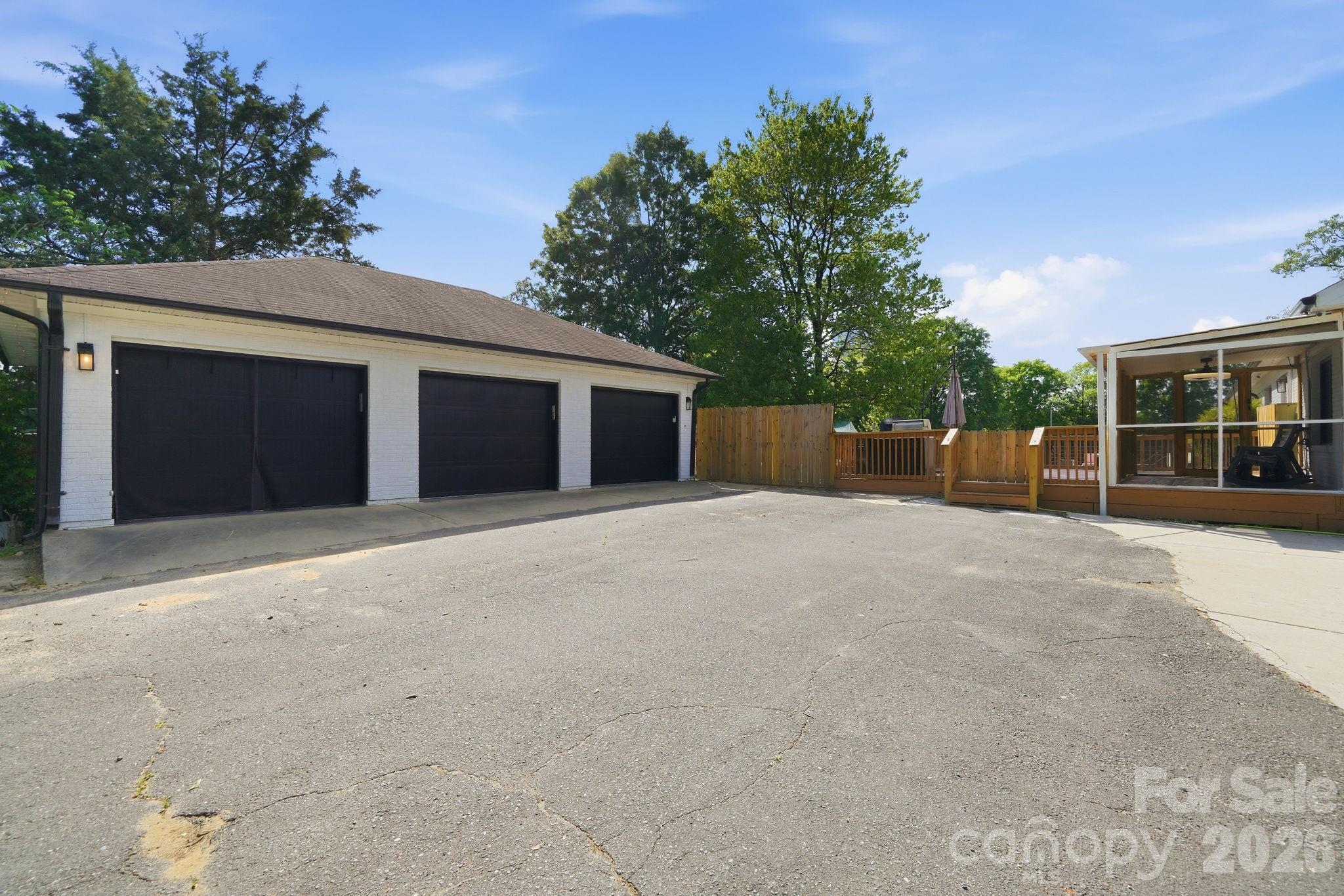 5009 Hemby Road — Matthews