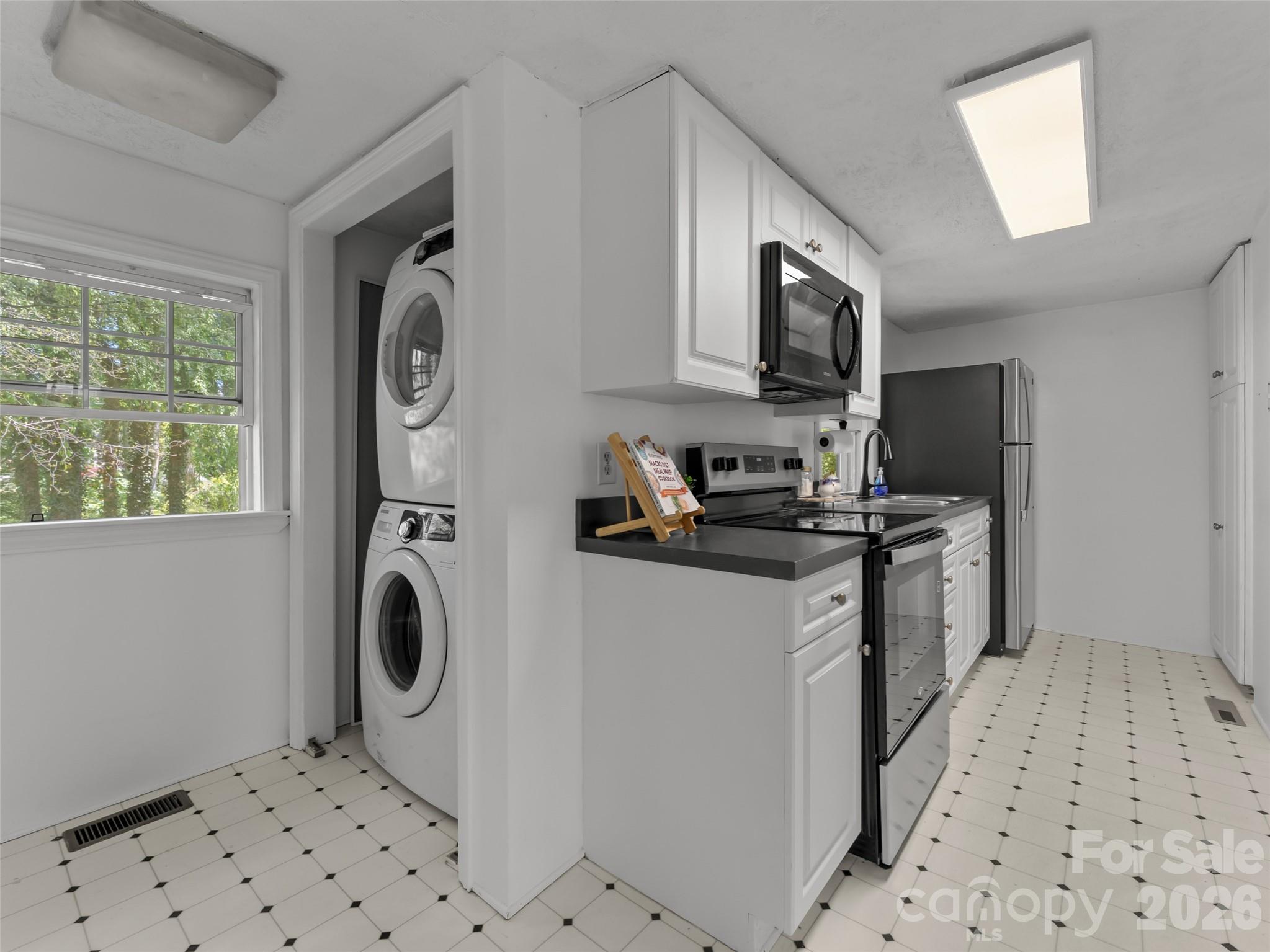 1110 3rd Avenue W #multiple — Hendersonville