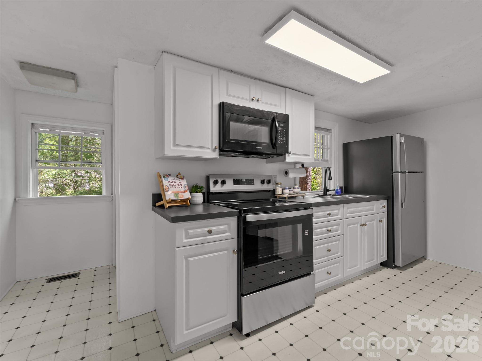 1110 3rd Avenue W #multiple — Hendersonville