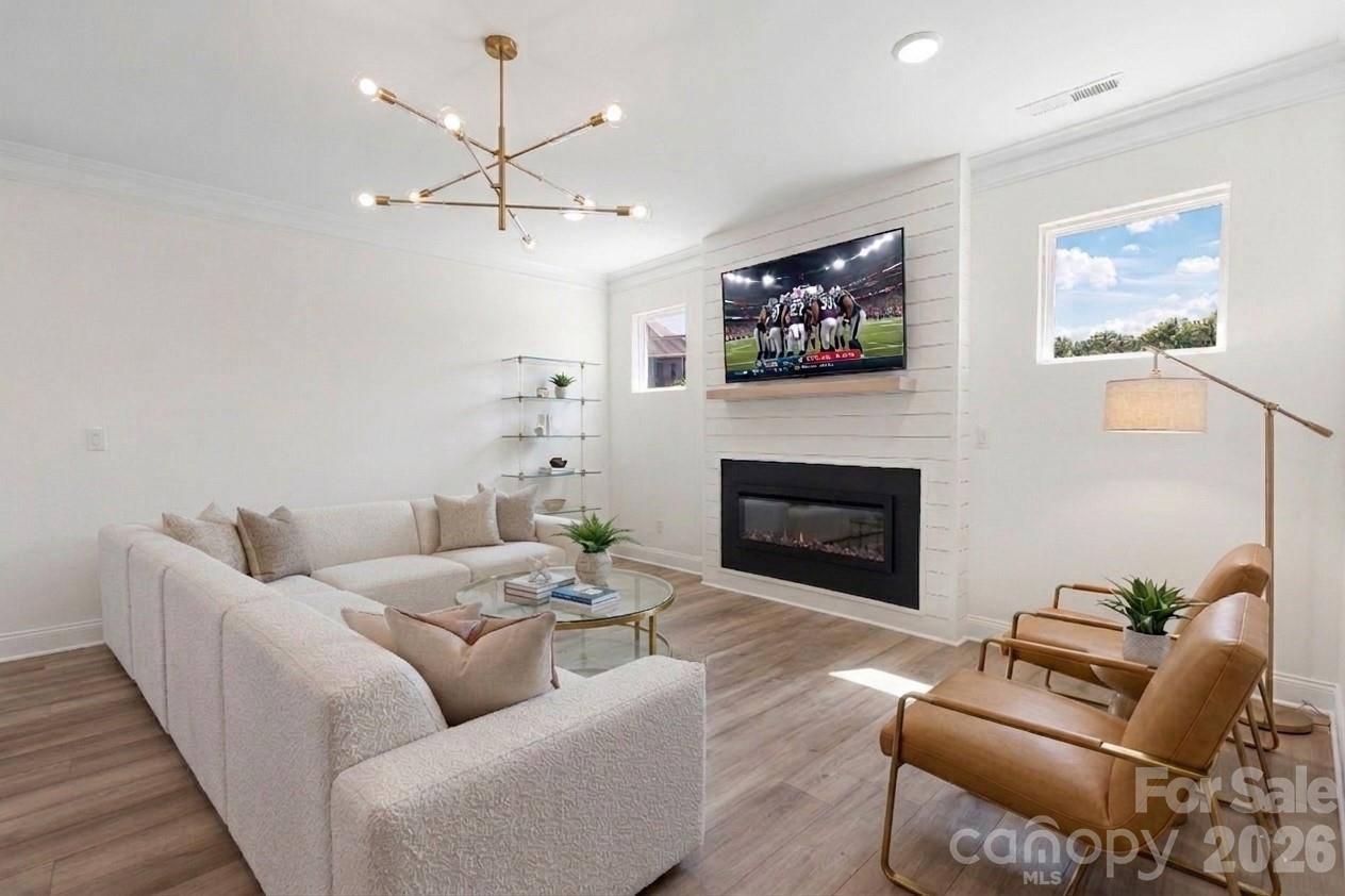 5944 Bakers Point — Hickory