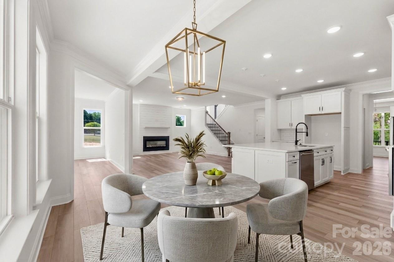 5944 Bakers Point — Hickory
