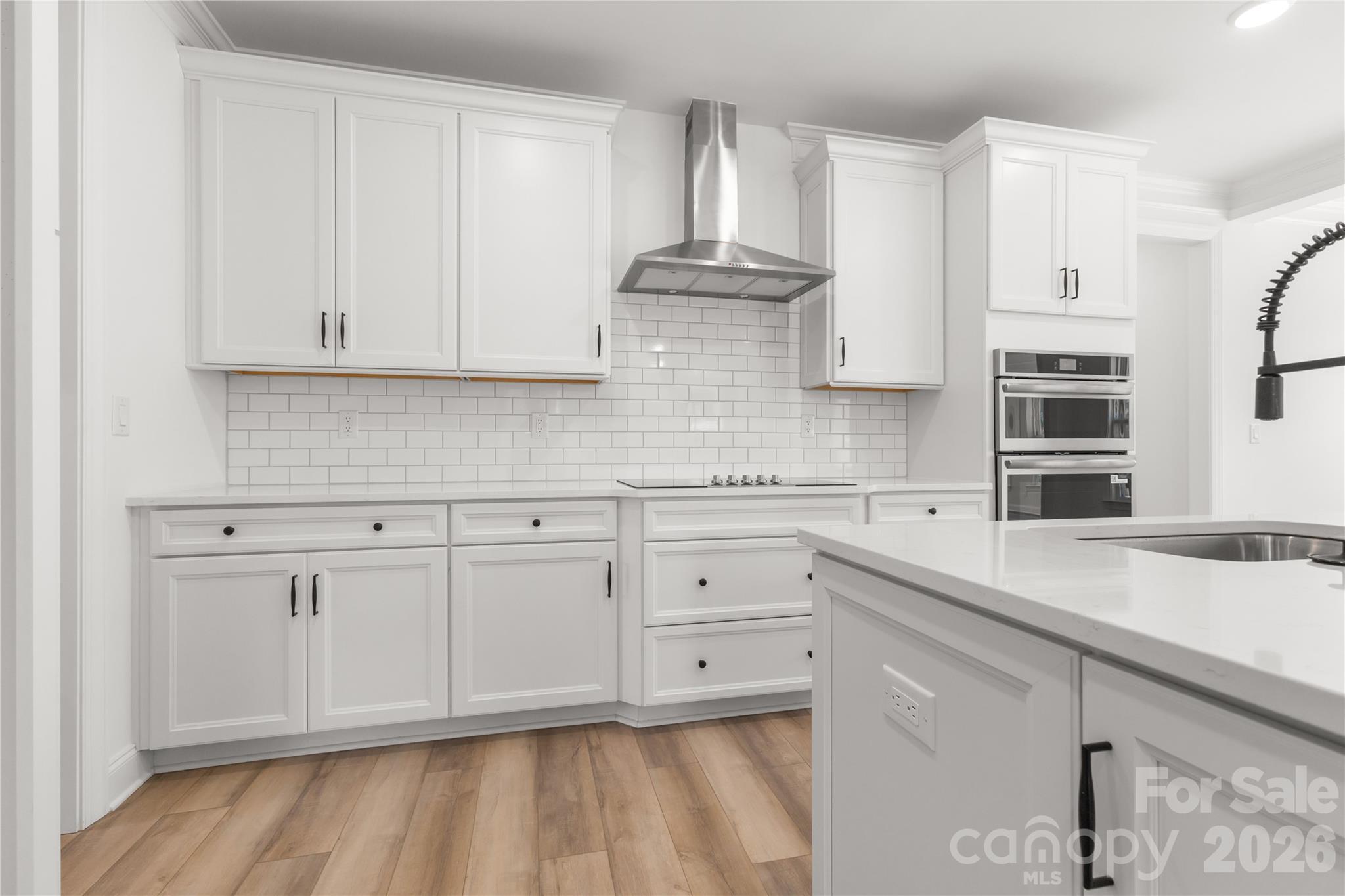 5944 Bakers Point — Hickory