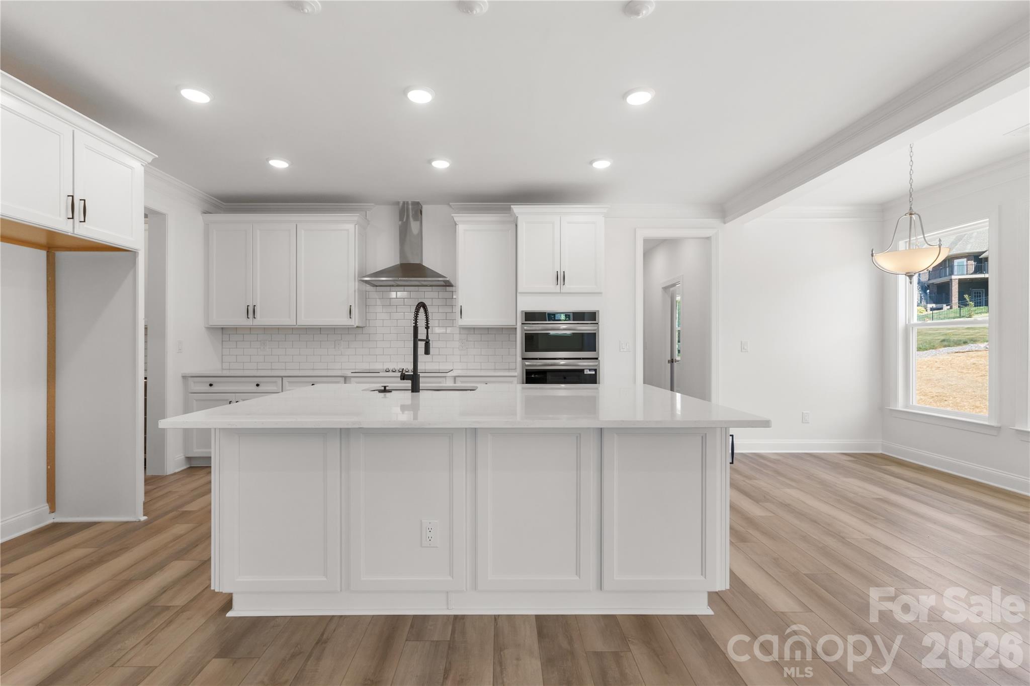 5944 Bakers Point — Hickory
