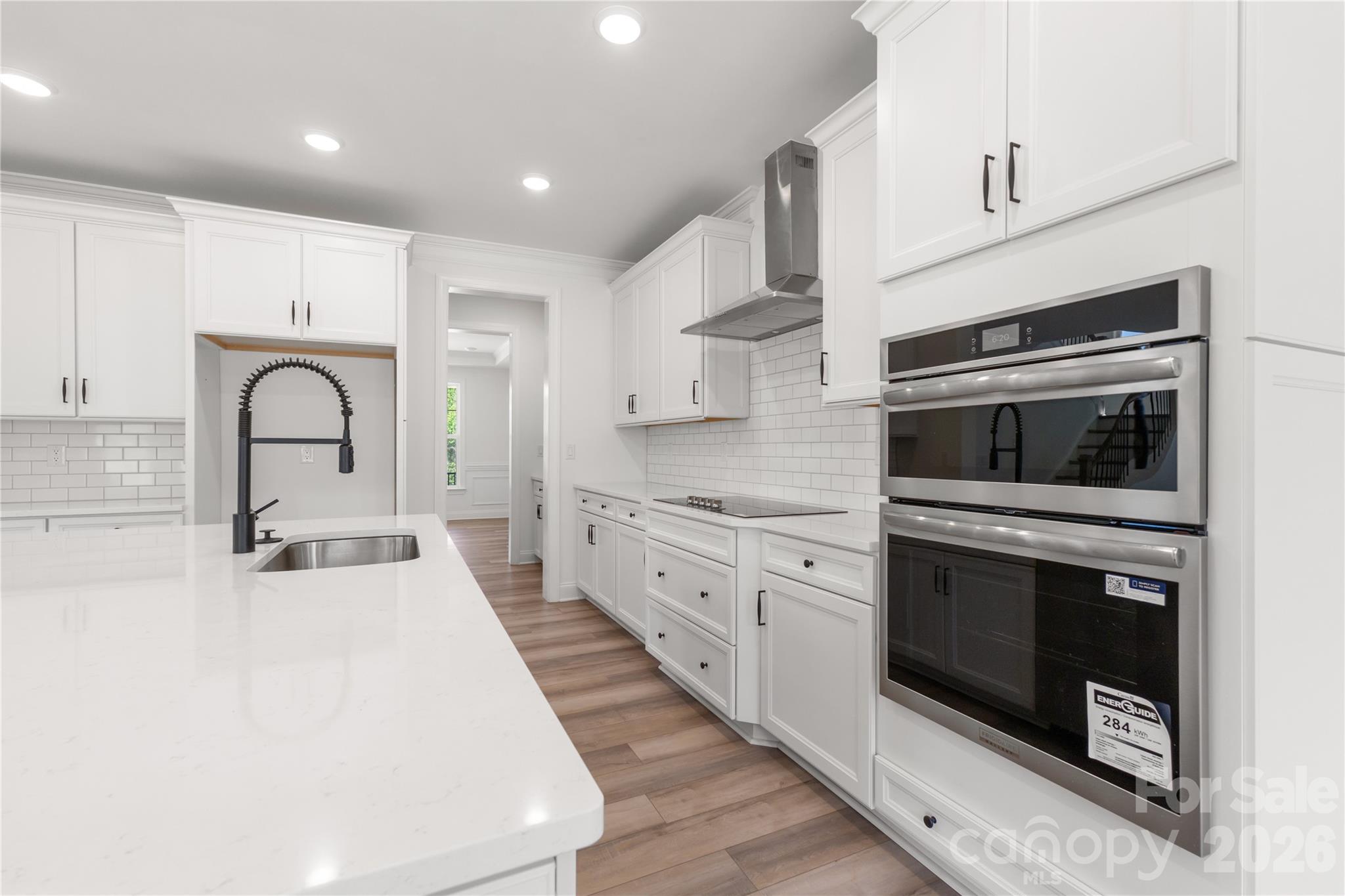 5944 Bakers Point — Hickory