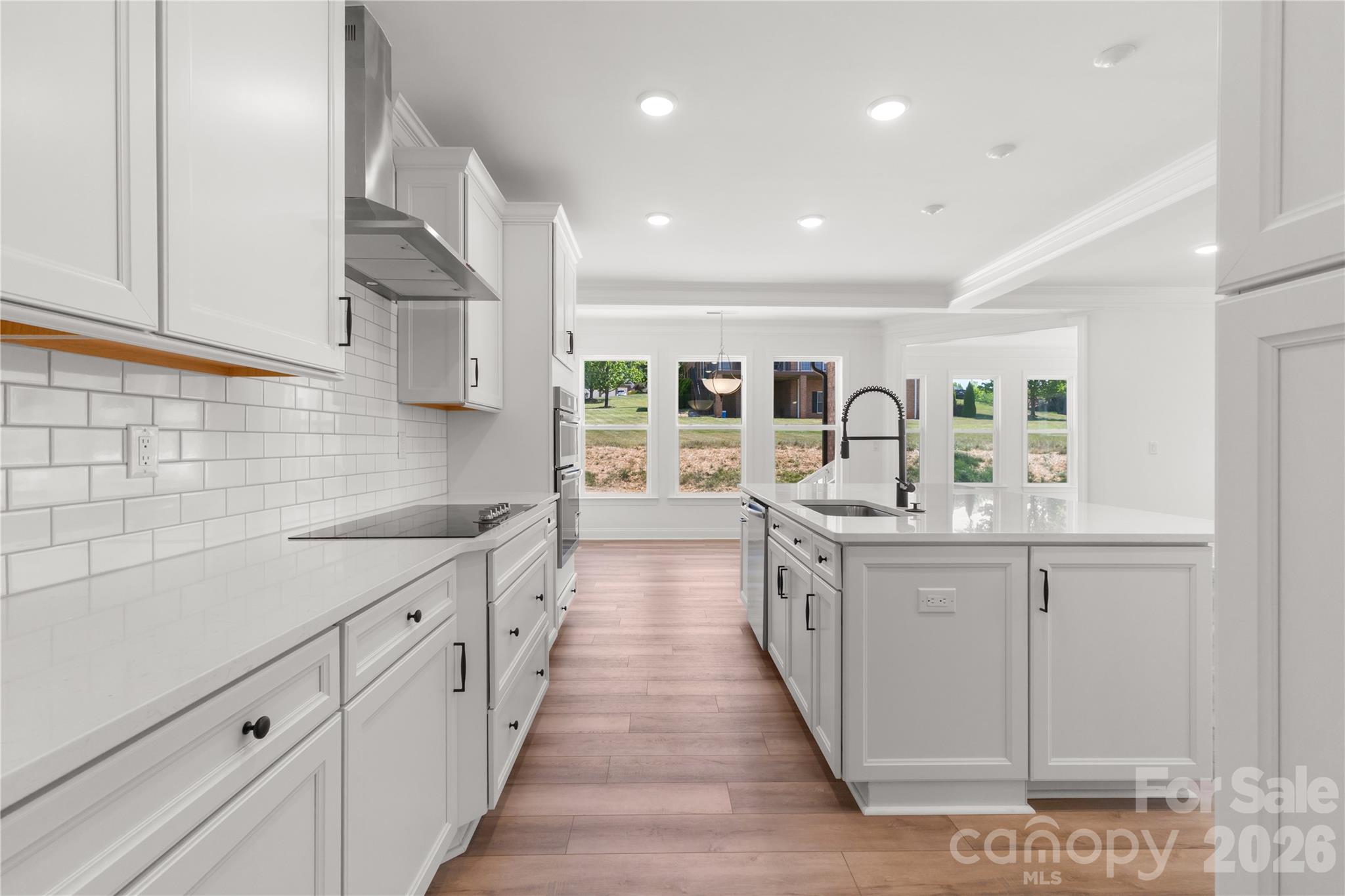 5944 Bakers Point — Hickory