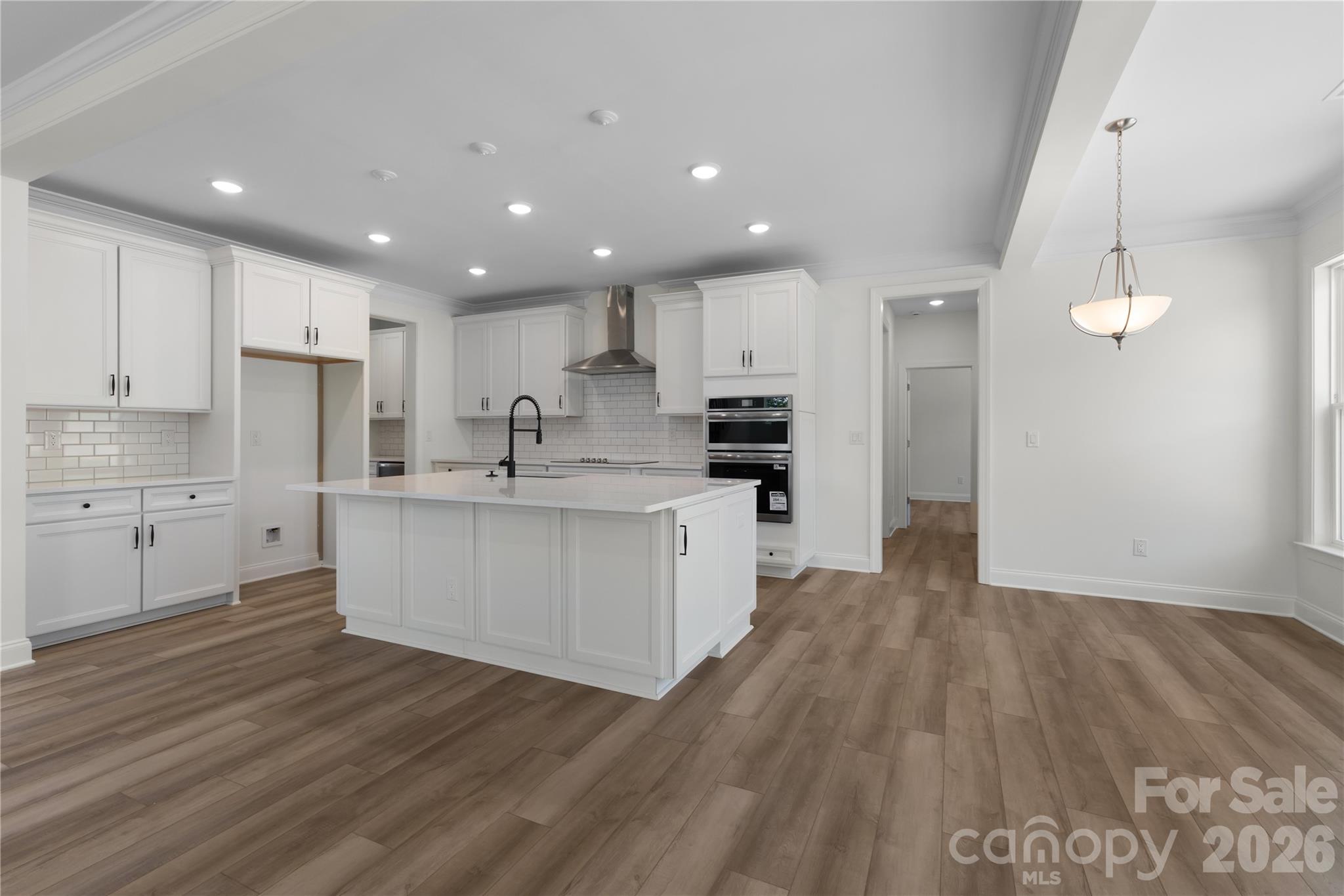 5944 Bakers Point — Hickory
