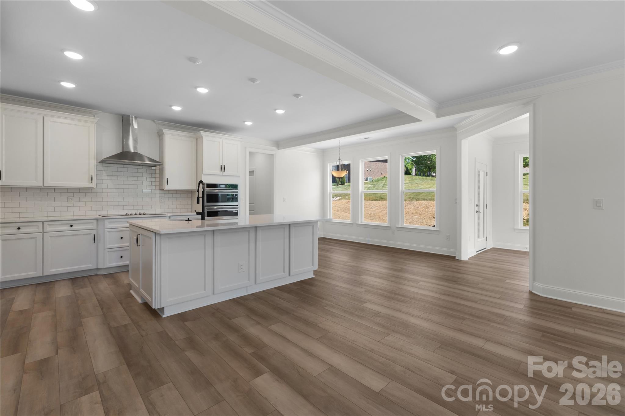 5944 Bakers Point — Hickory