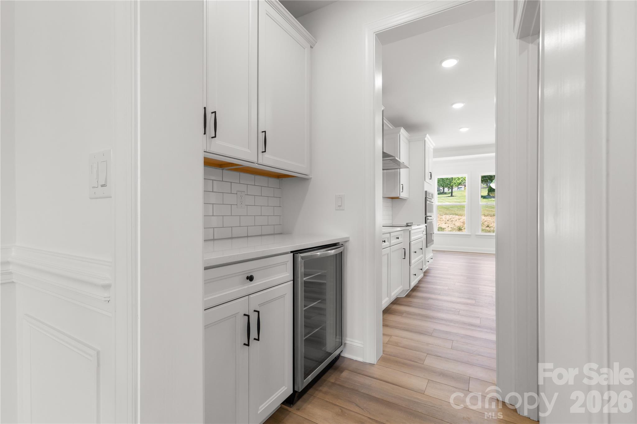 5944 Bakers Point — Hickory