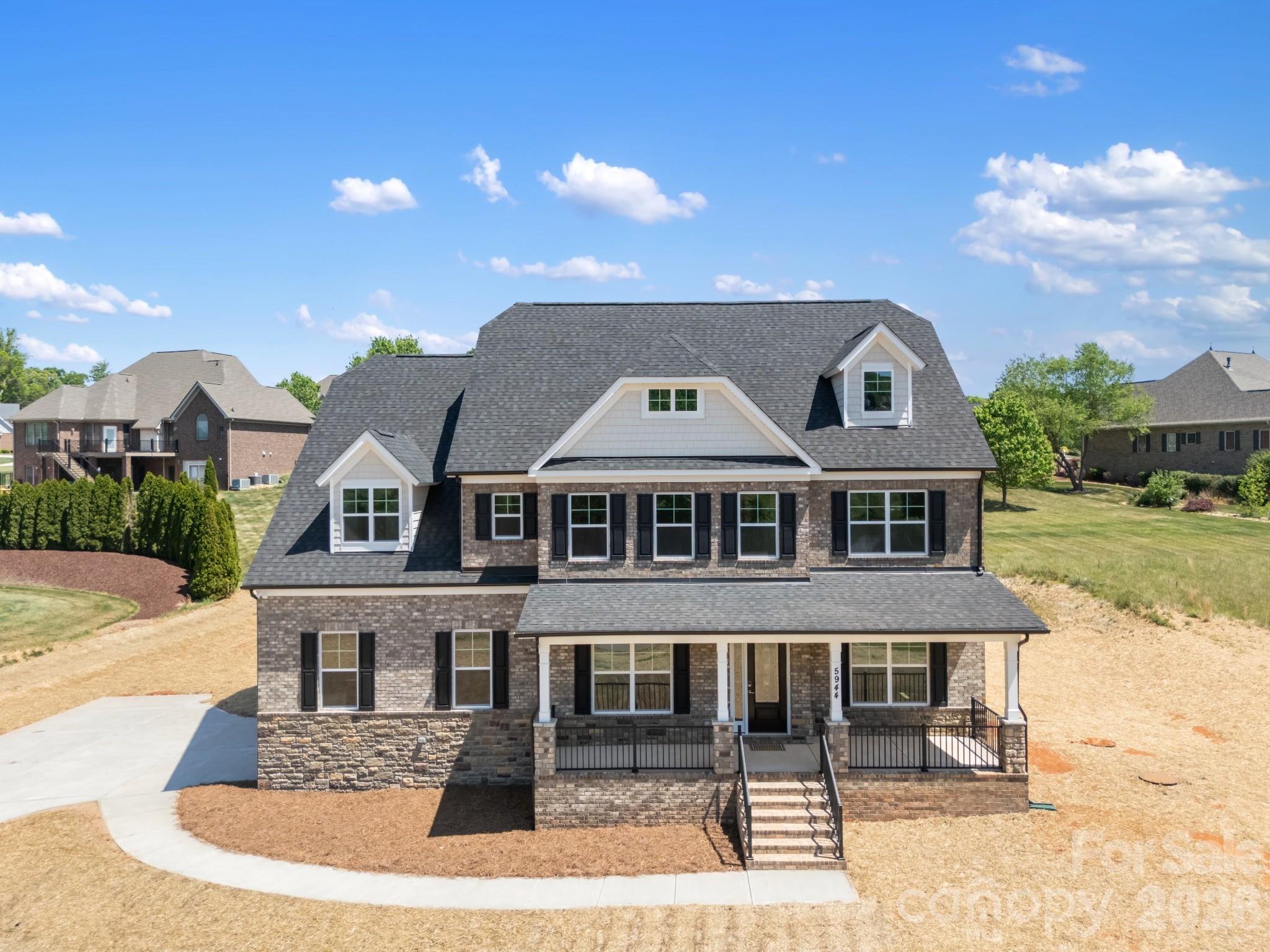 5944 Bakers Point — Hickory
