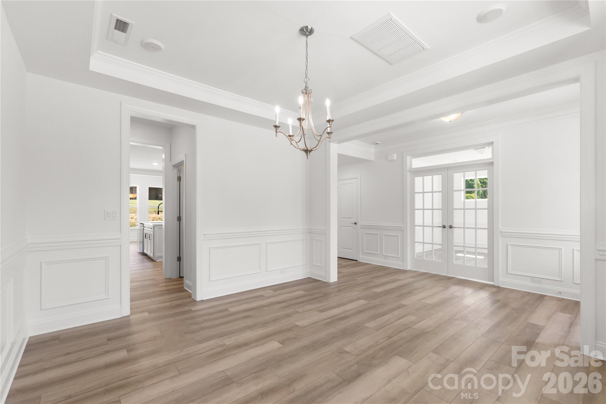 5944 Bakers Point — Hickory