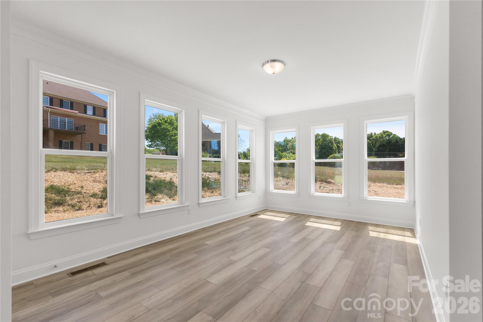 5944 Bakers Point — Hickory